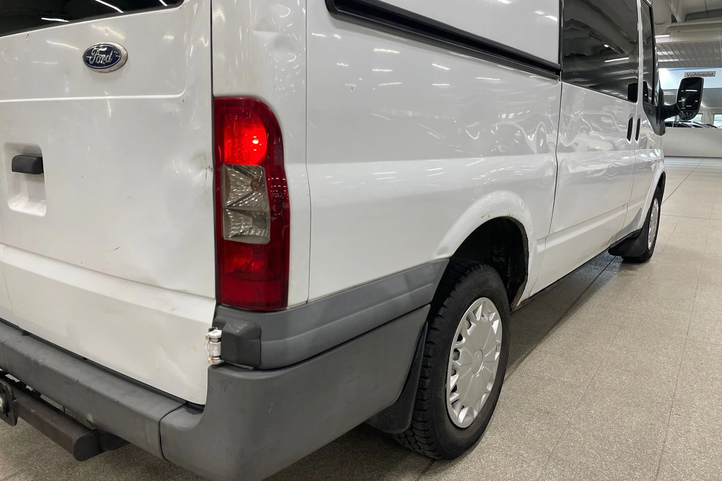 valkoinen Ford Transit 2010 kuva 25.