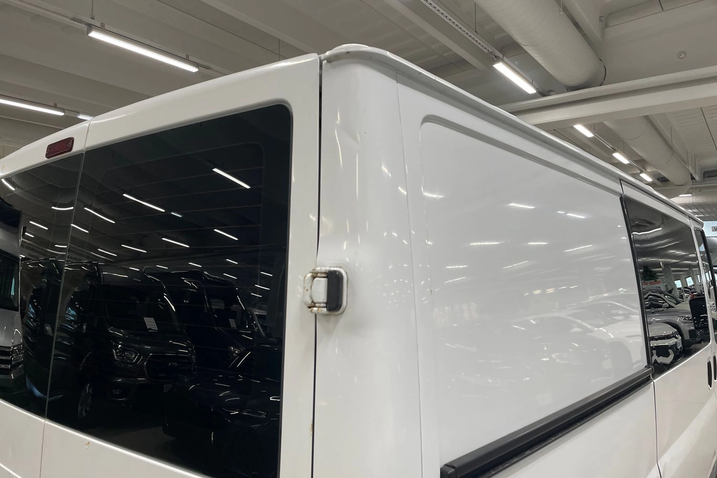 valkoinen Ford Transit 2010 kuva 26.