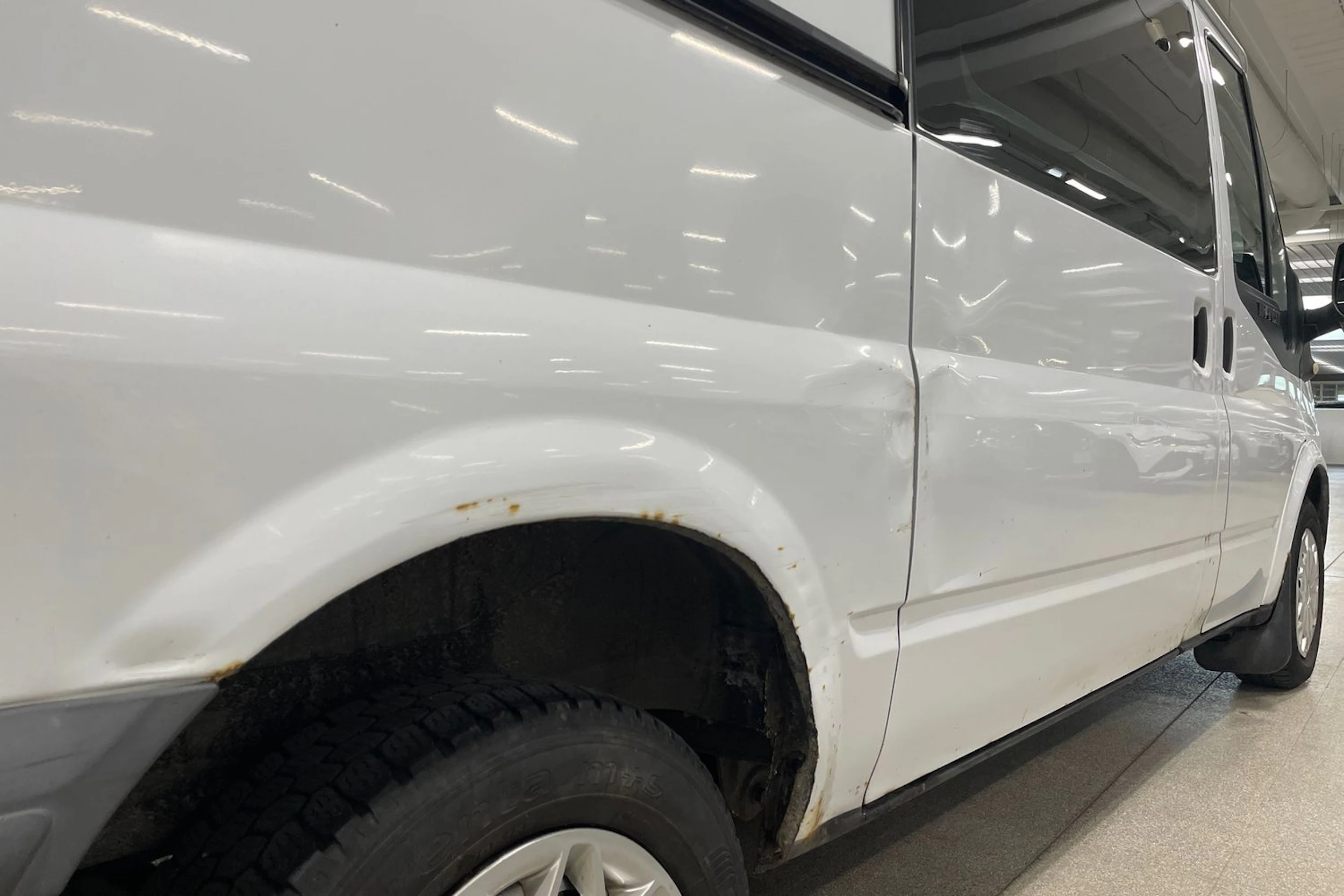 valkoinen Ford Transit 2010 kuva 27.