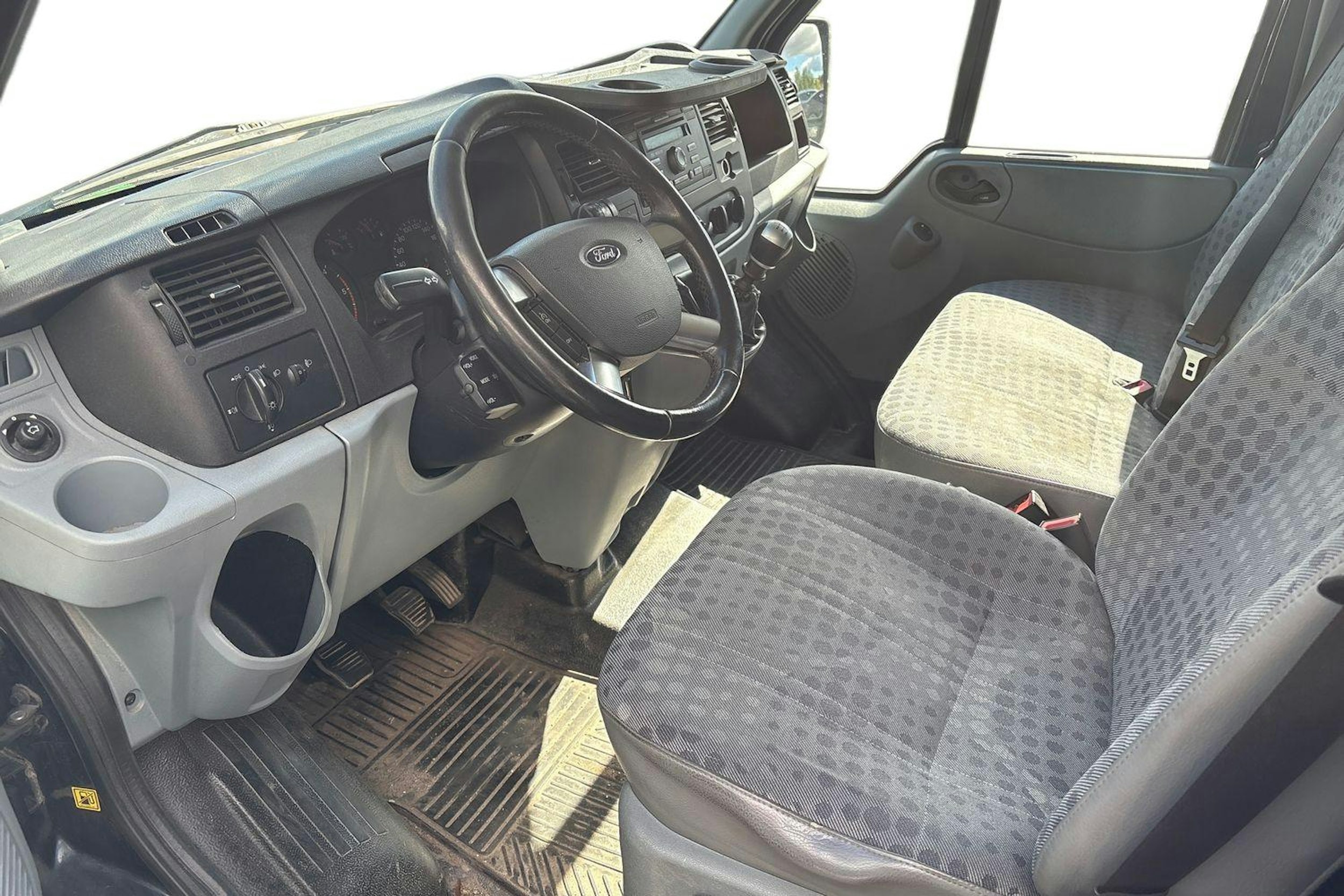 musta Ford Transit 2010 kuva 3.