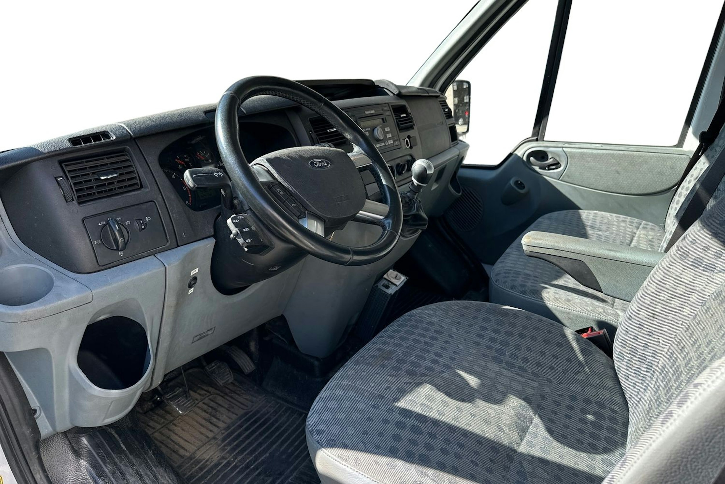 valkoinen Ford Transit 2011 kuva 3.