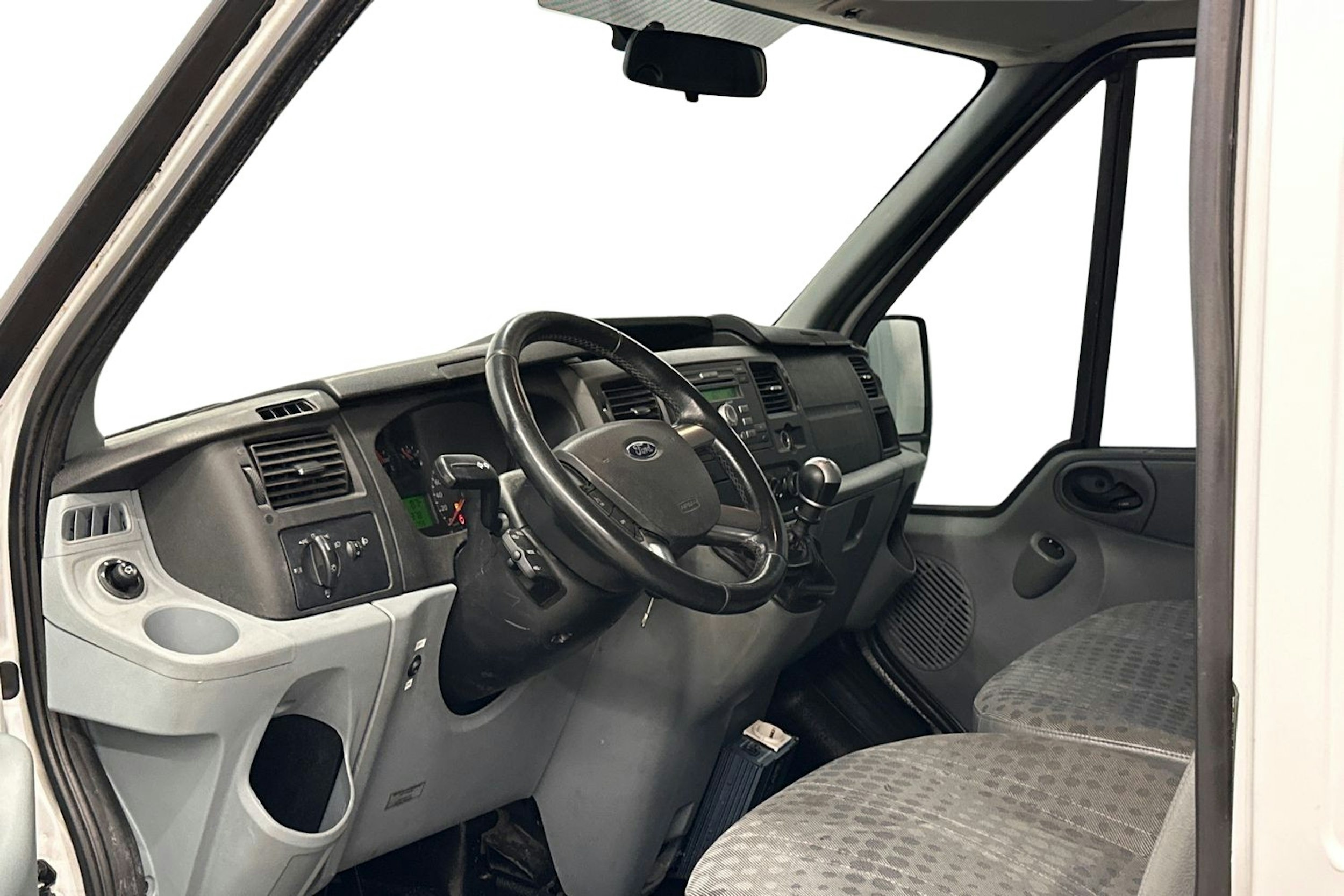 valkoinen Ford Transit 2011 kuva 7.