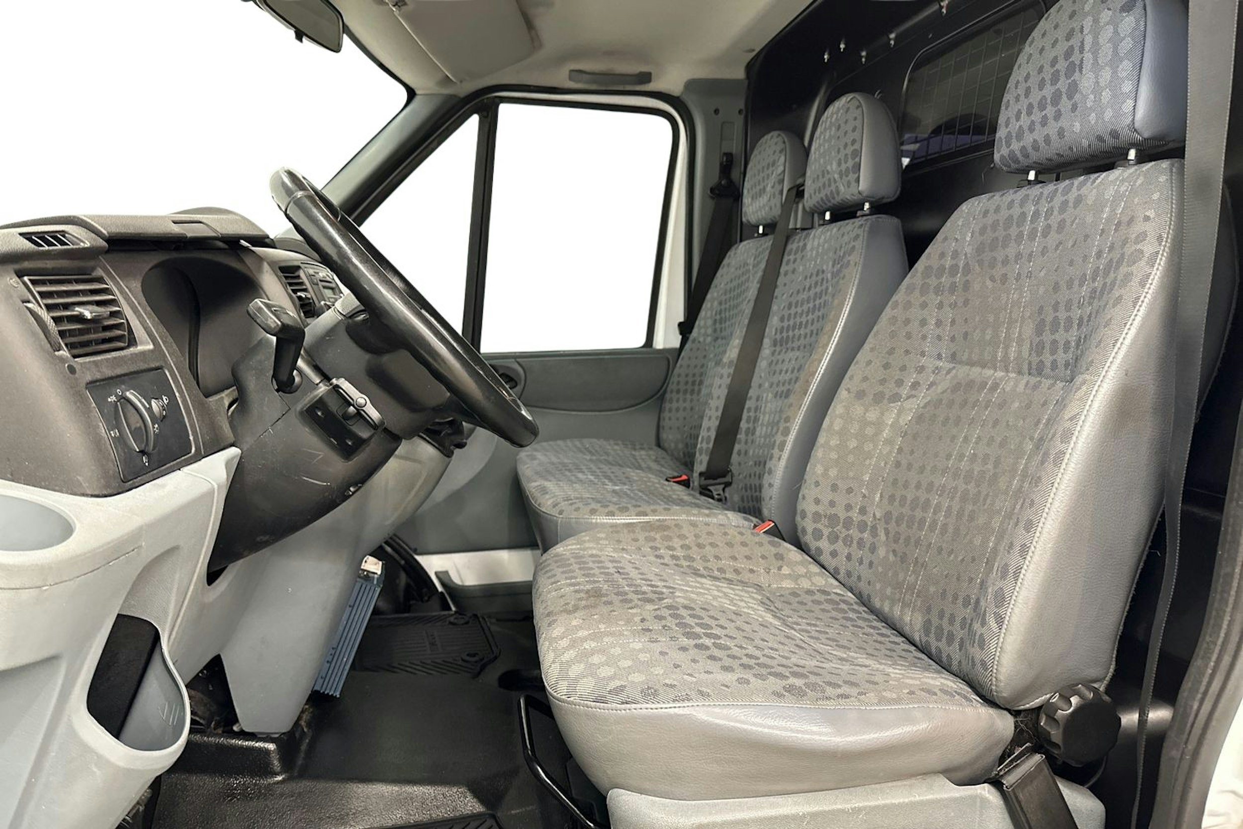 valkoinen Ford Transit 2011 kuva 10.