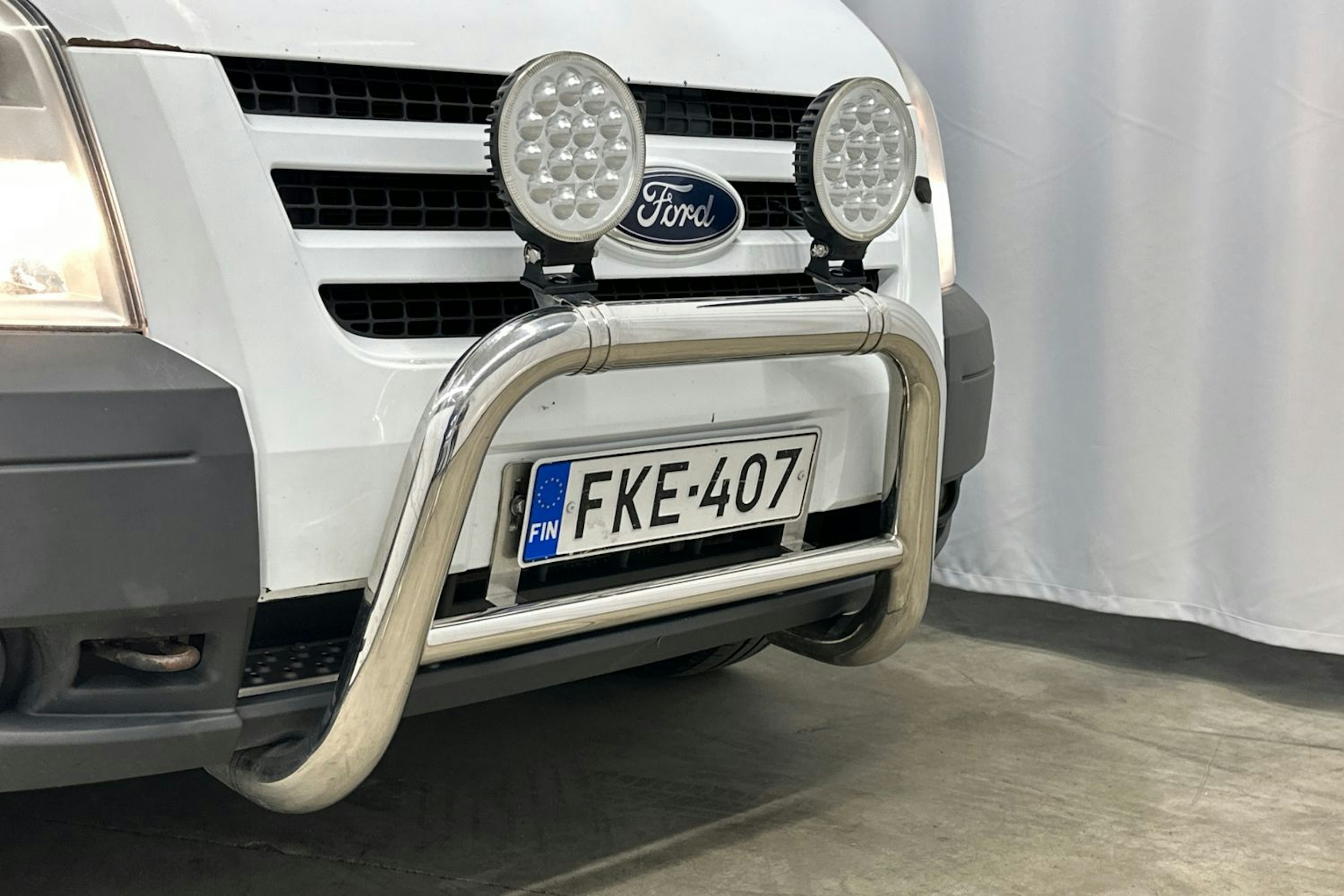valkoinen Ford Transit 2011 kuva 12.