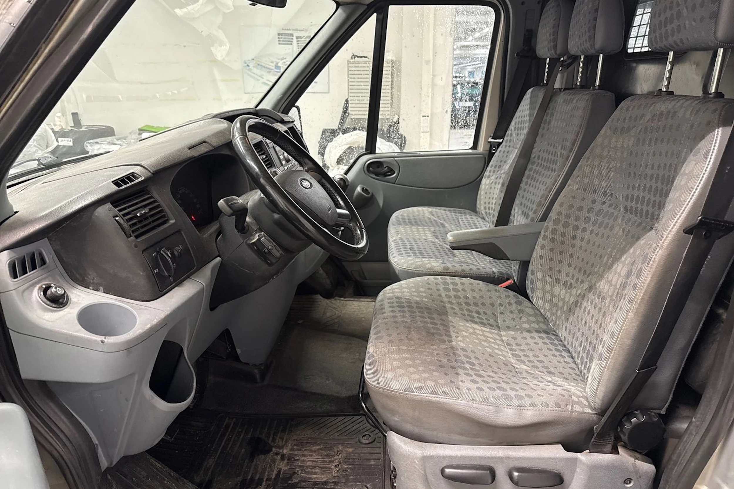 harmaa Ford Transit 2011 kuva 16.