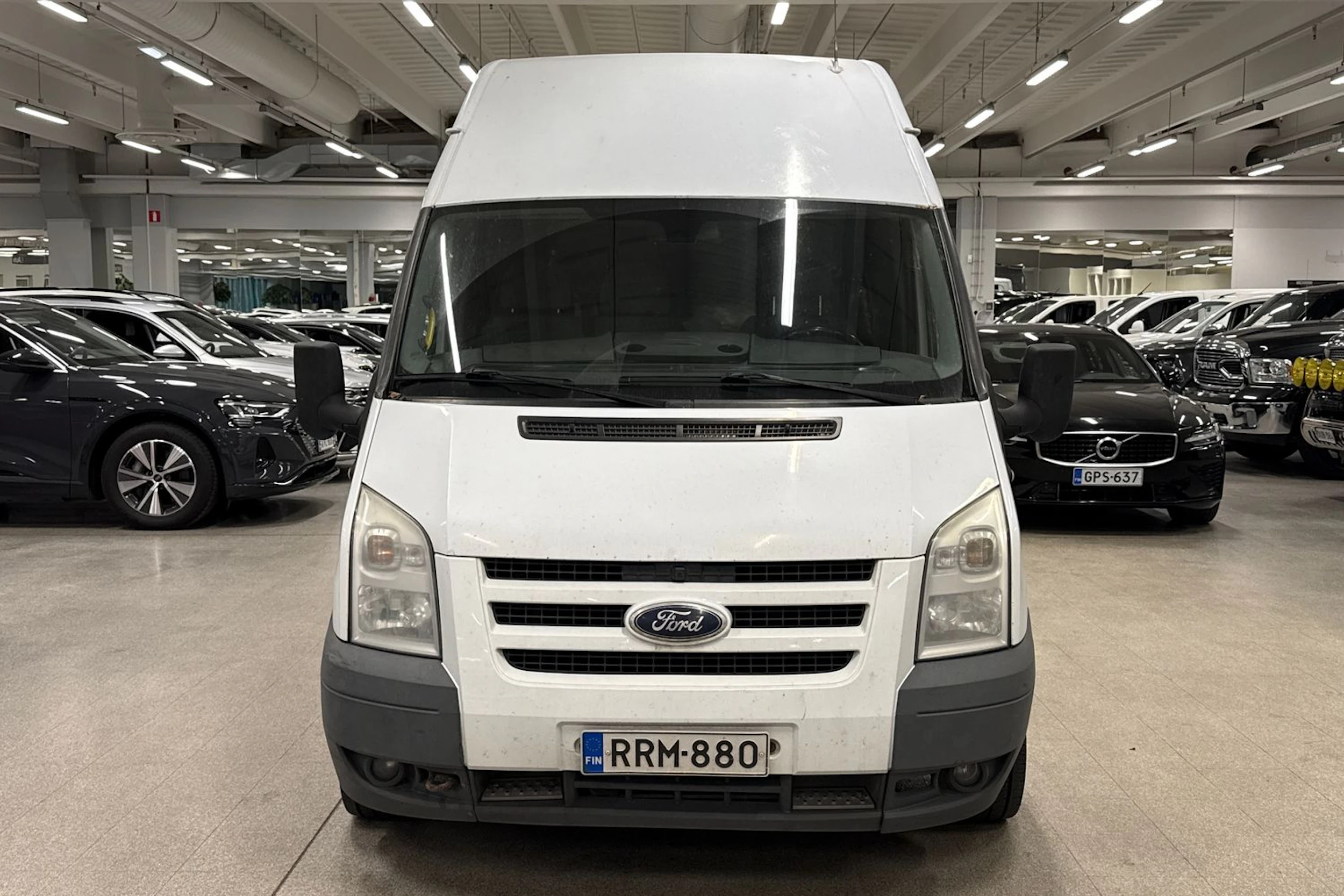 valkoinen Ford Transit 2011 kuva 4.