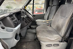 valkoinen Ford Transit 2011 kuva 10.