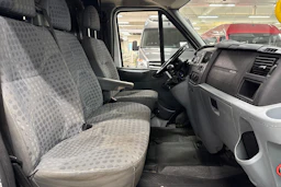 valkoinen Ford Transit 2011 kuva 11.