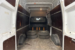 valkoinen Ford Transit 2011 kuva 14.