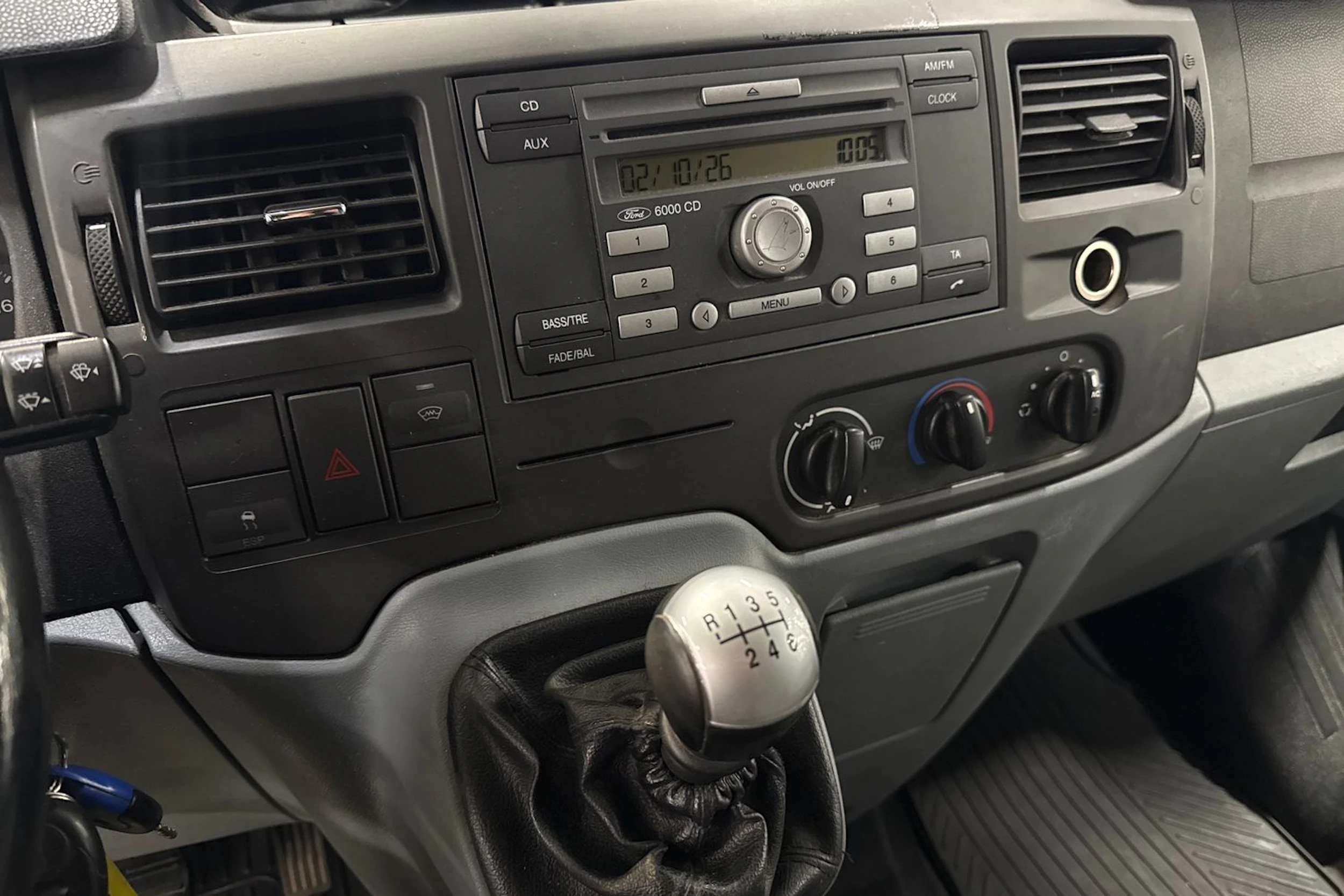 valkoinen Ford Transit 2011 kuva 17.