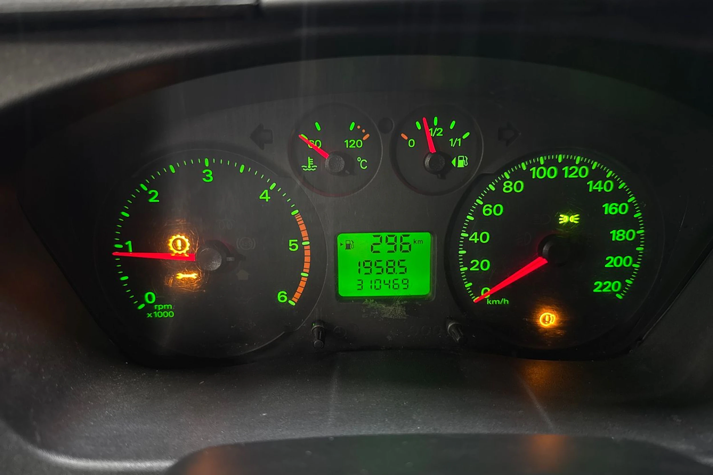 valkoinen Ford Transit 2011 kuva 20.