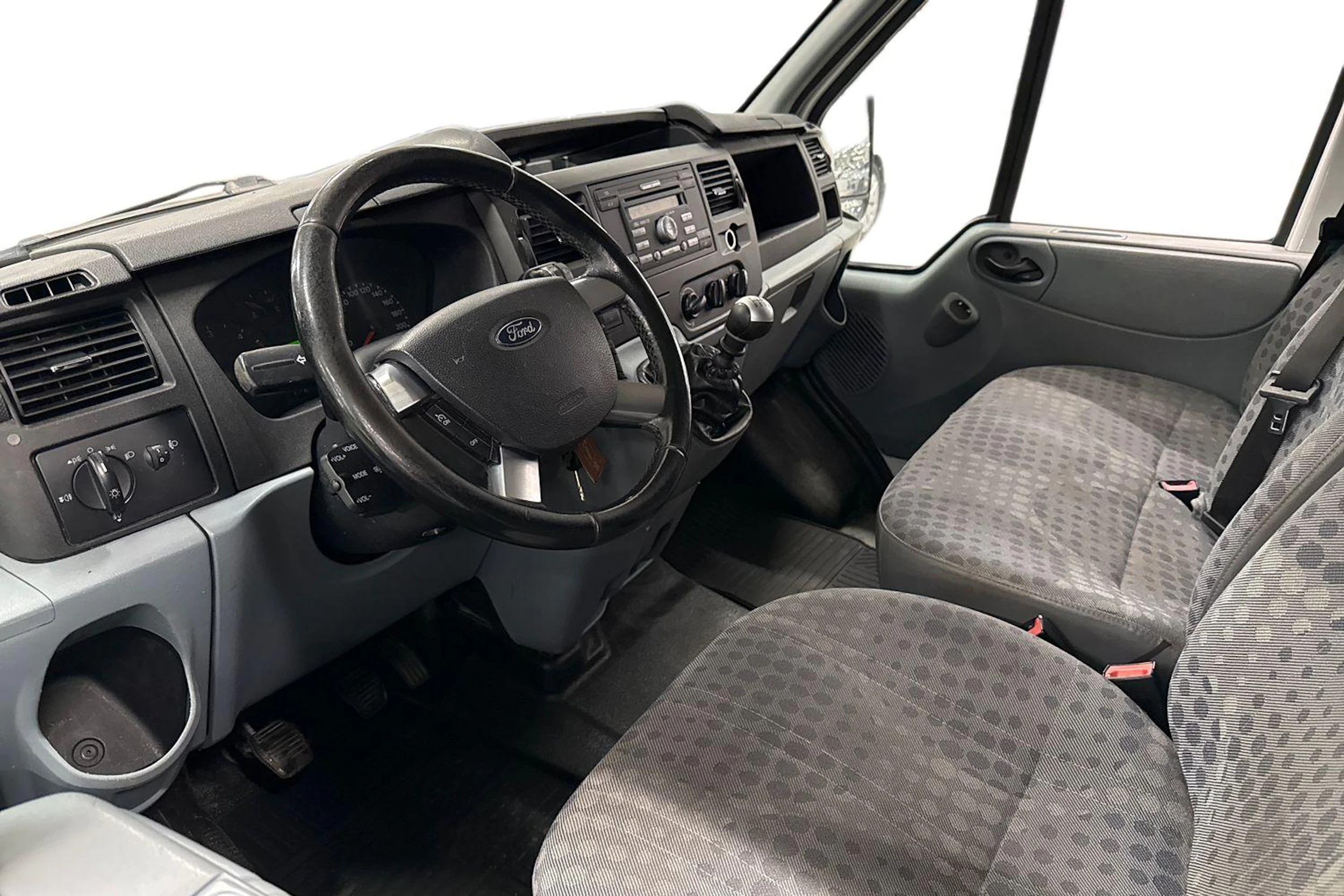 valkoinen Ford Transit 2011 kuva 3.