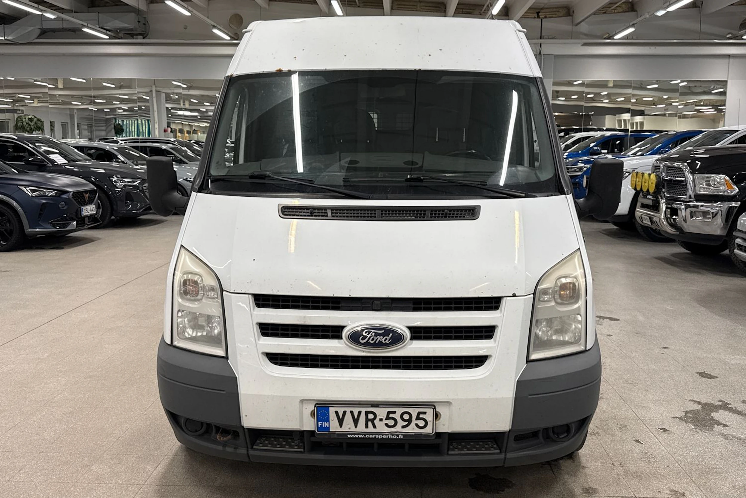 valkoinen Ford Transit 2011 kuva 5.