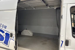 valkoinen Ford Transit 2011 kuva 7.