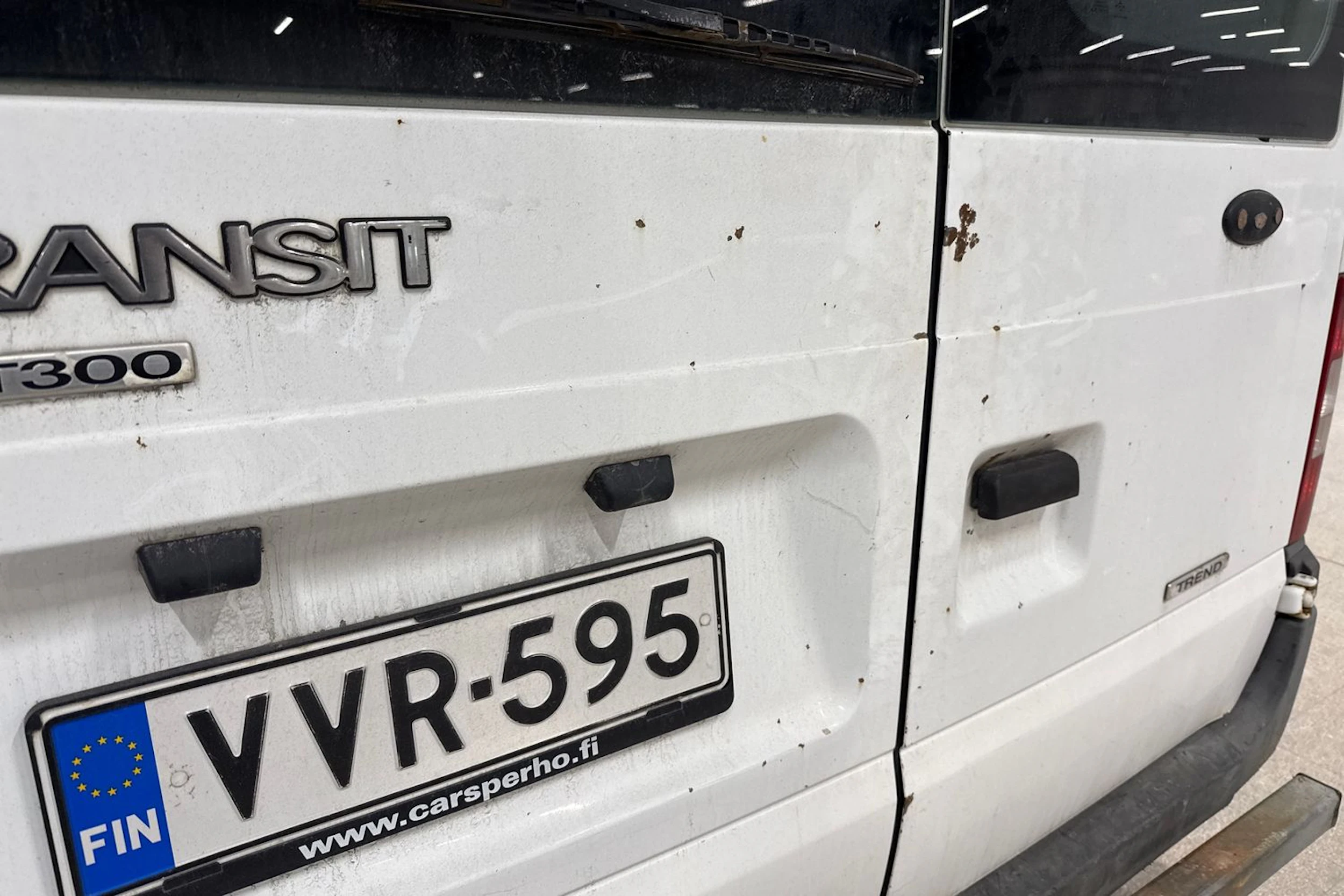 valkoinen Ford Transit 2011 kuva 11.
