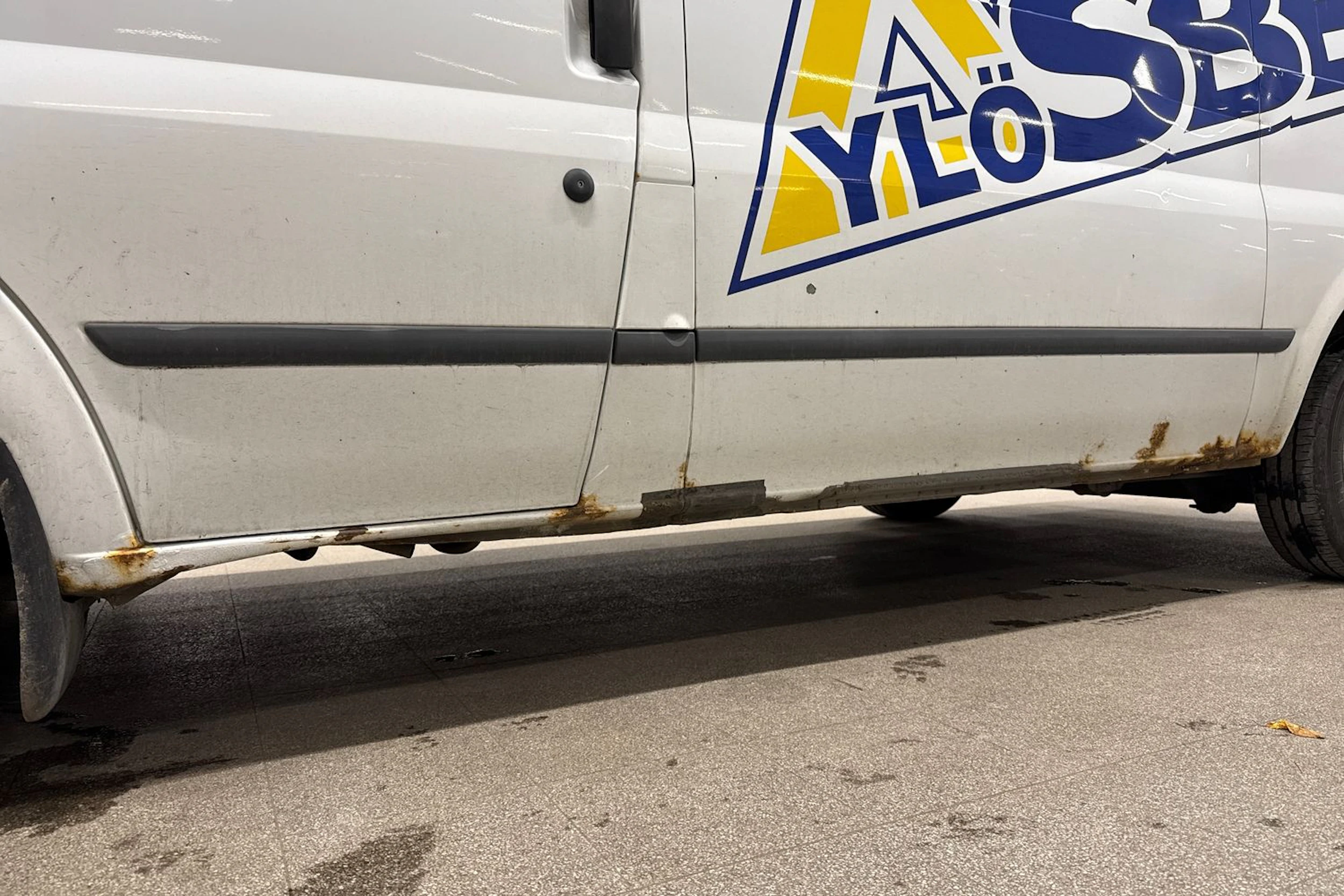 valkoinen Ford Transit 2011 kuva 16.