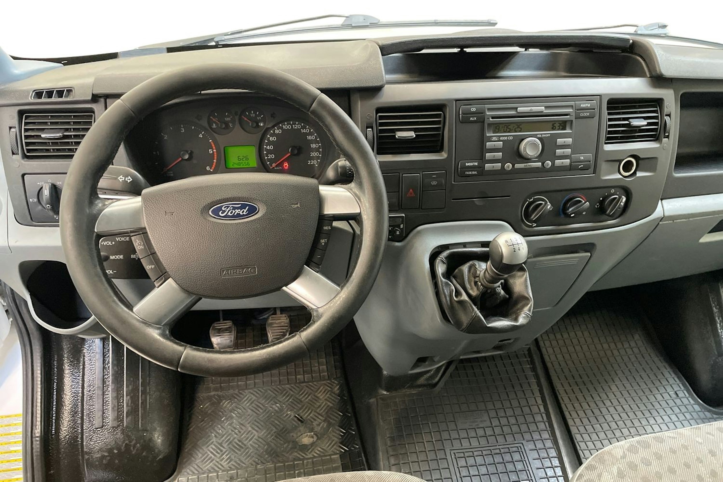 valkoinen Ford Transit 2012 kuva 7.
