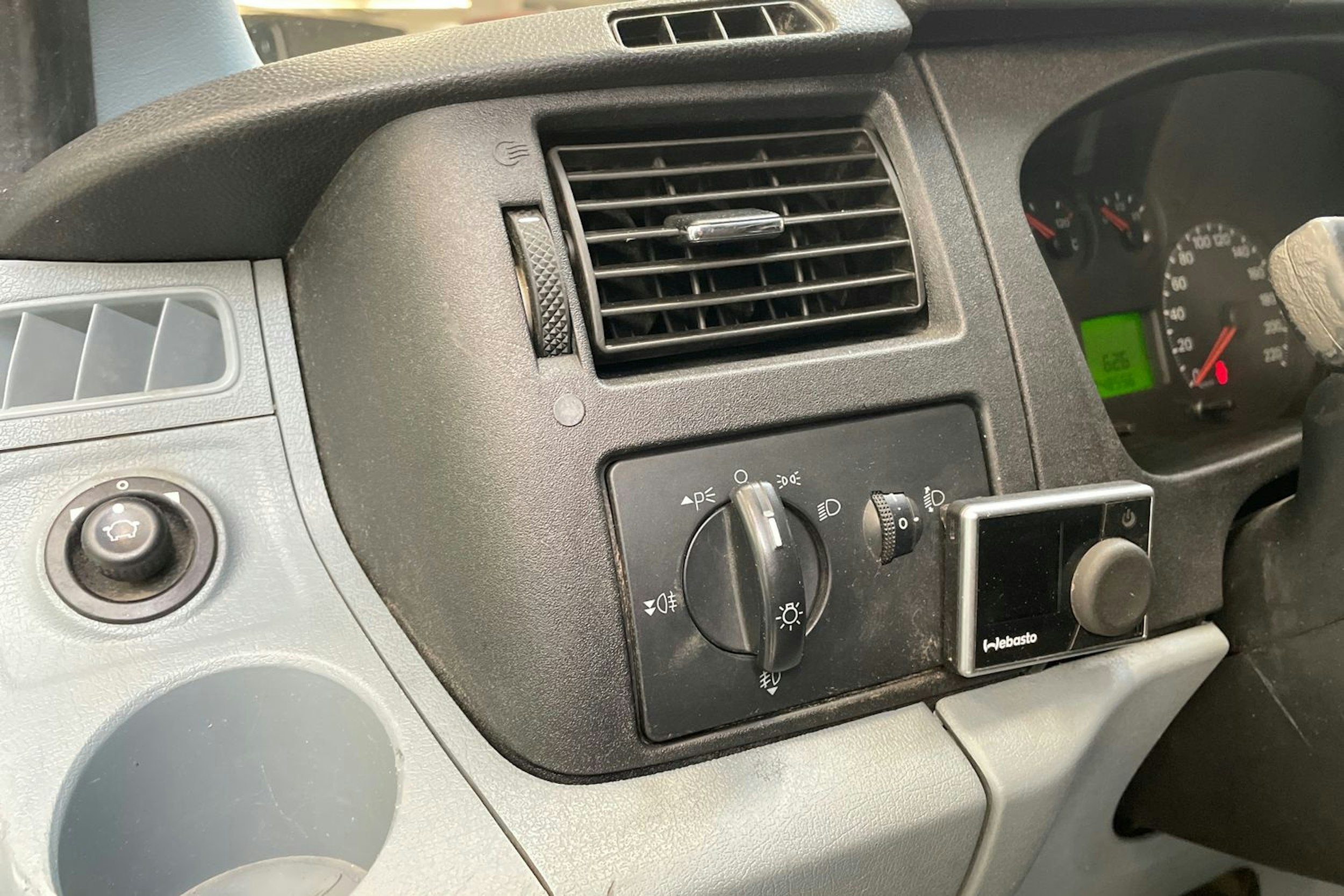 valkoinen Ford Transit 2012 kuva 13.