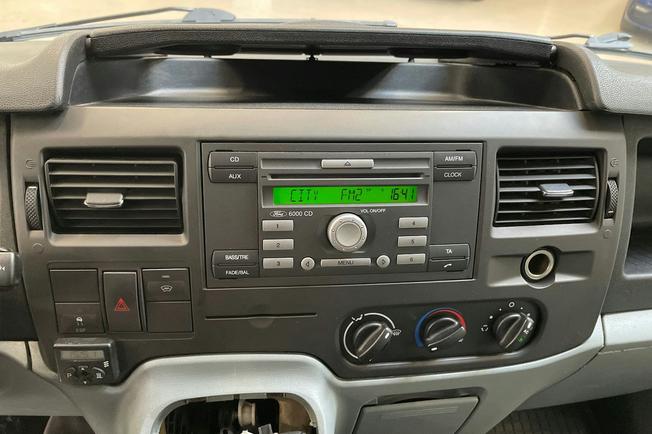 valkoinen Ford Transit 2012 kuva 35.