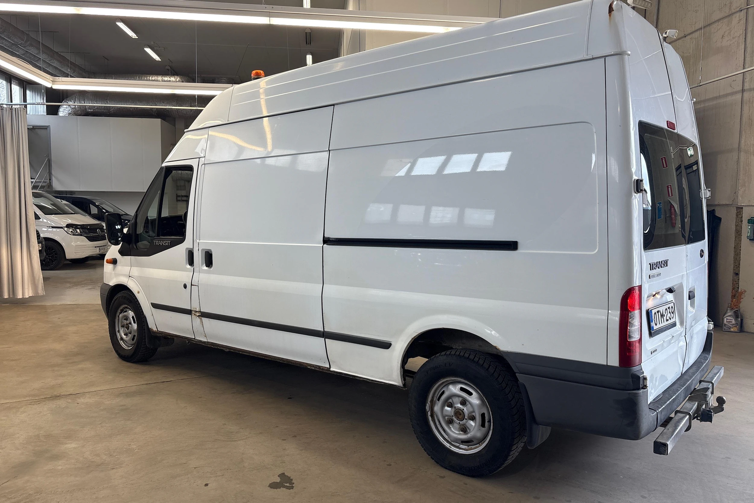 valkoinen Ford Transit 2012 kuva 3.
