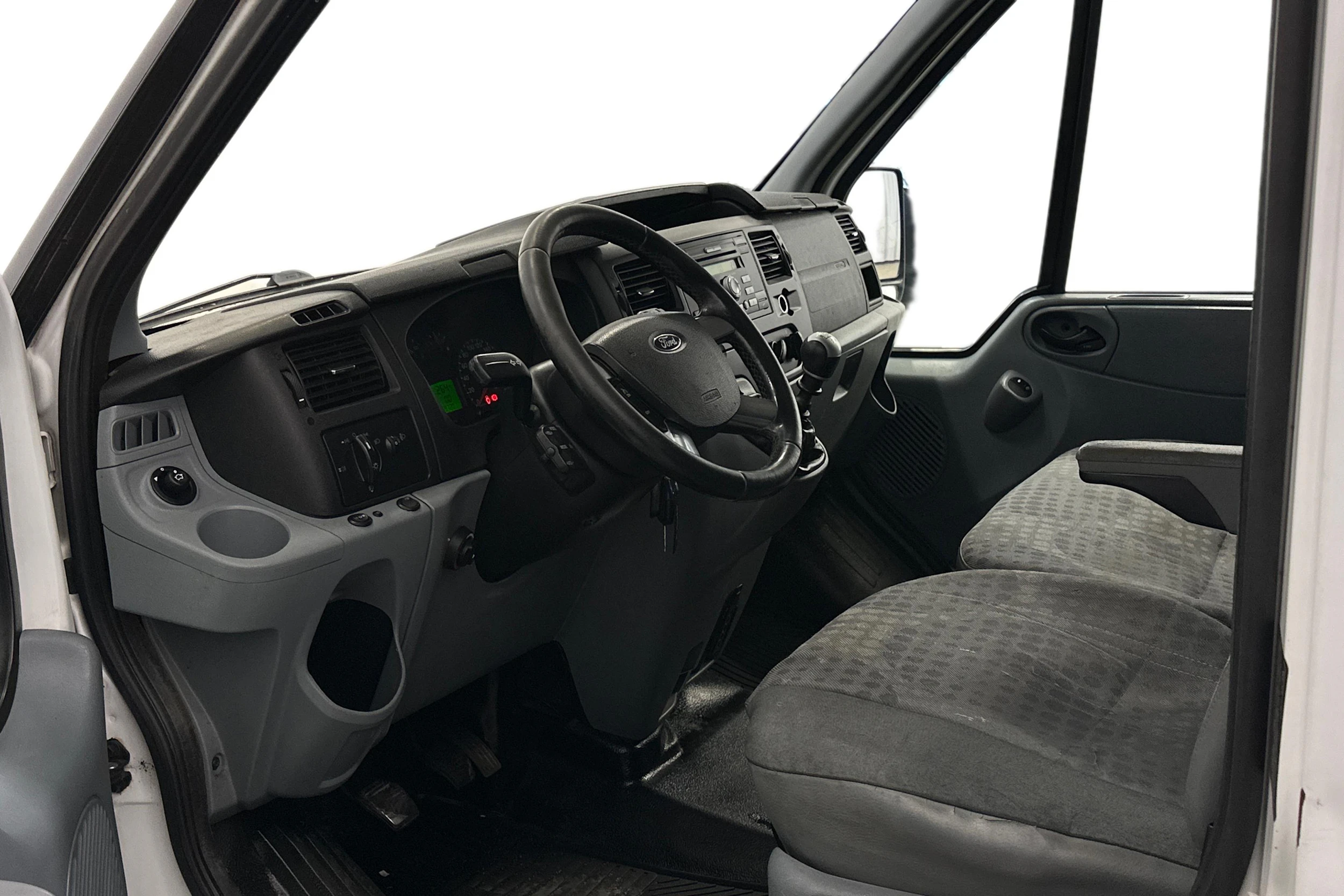 valkoinen Ford Transit 2012 kuva 7.