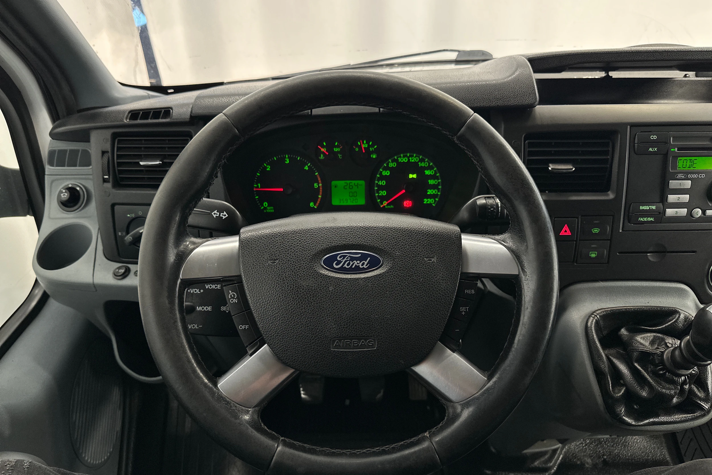 valkoinen Ford Transit 2012 kuva 13.