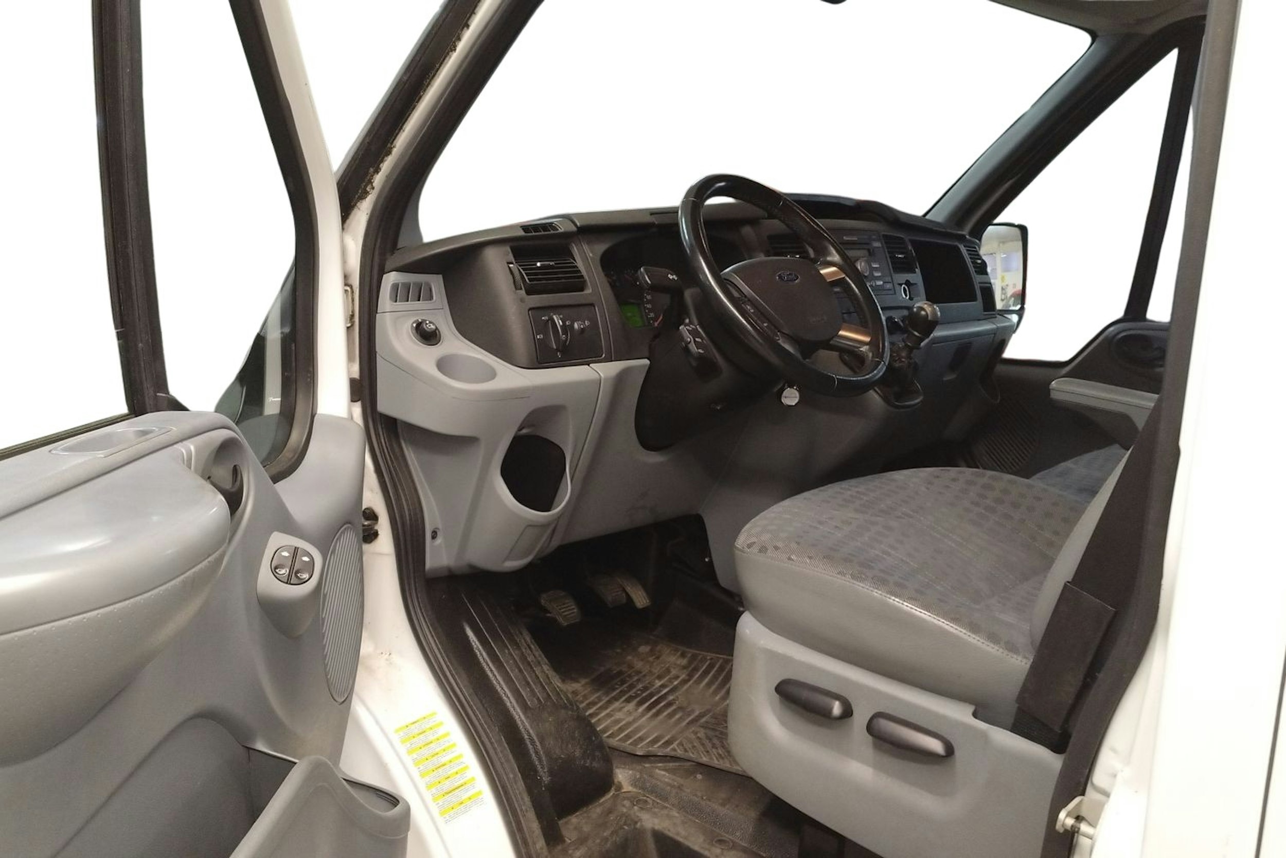 valkoinen Ford Transit 2012 kuva 3.
