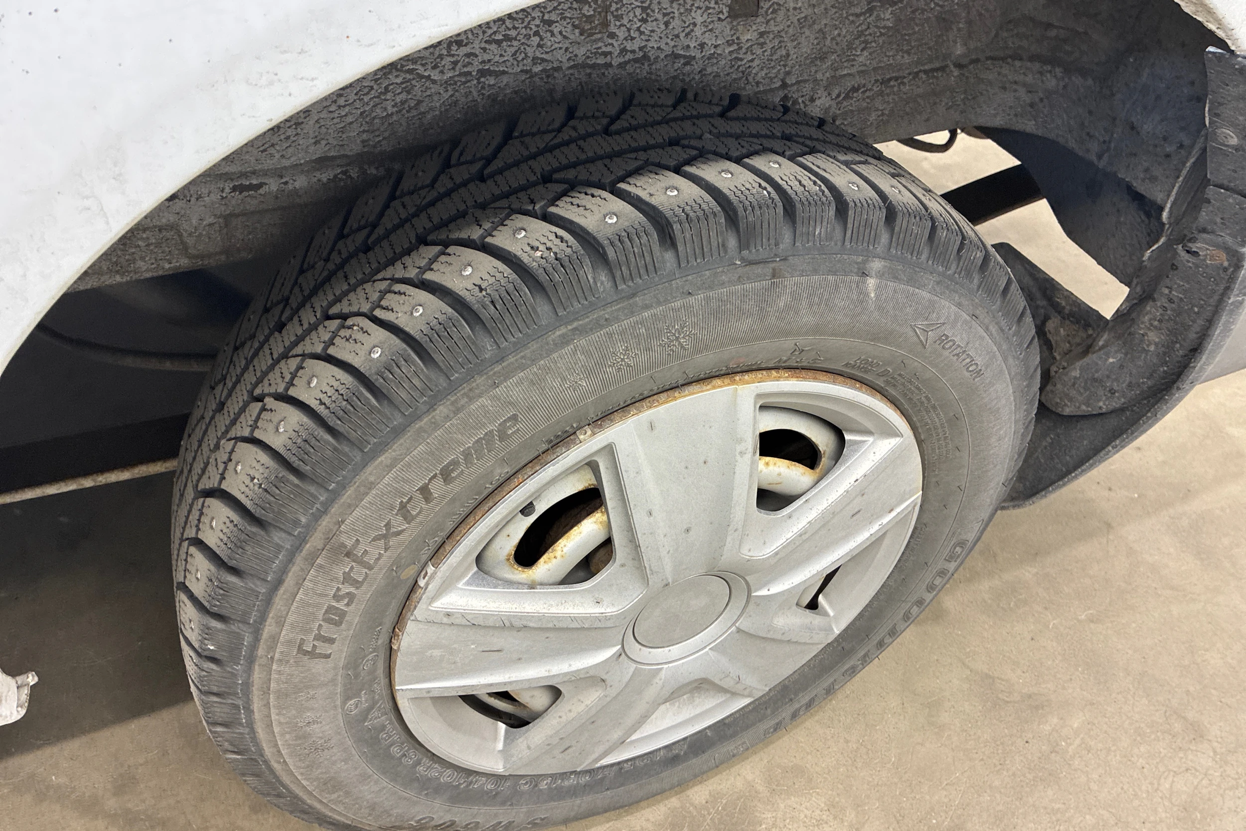 valkoinen Ford Transit 2012 kuva 6.