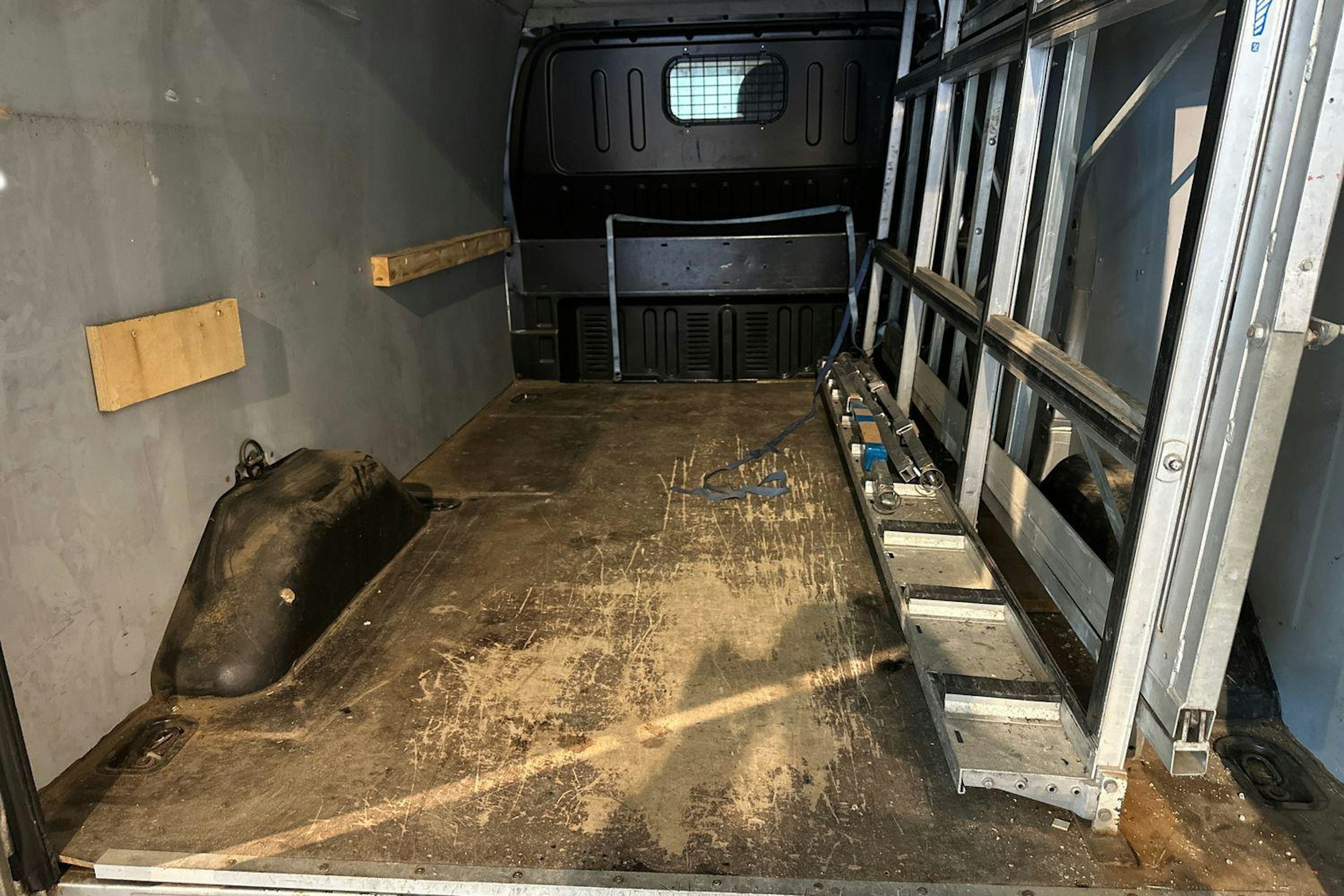 harmaa Ford Transit 2013 kuva 8.