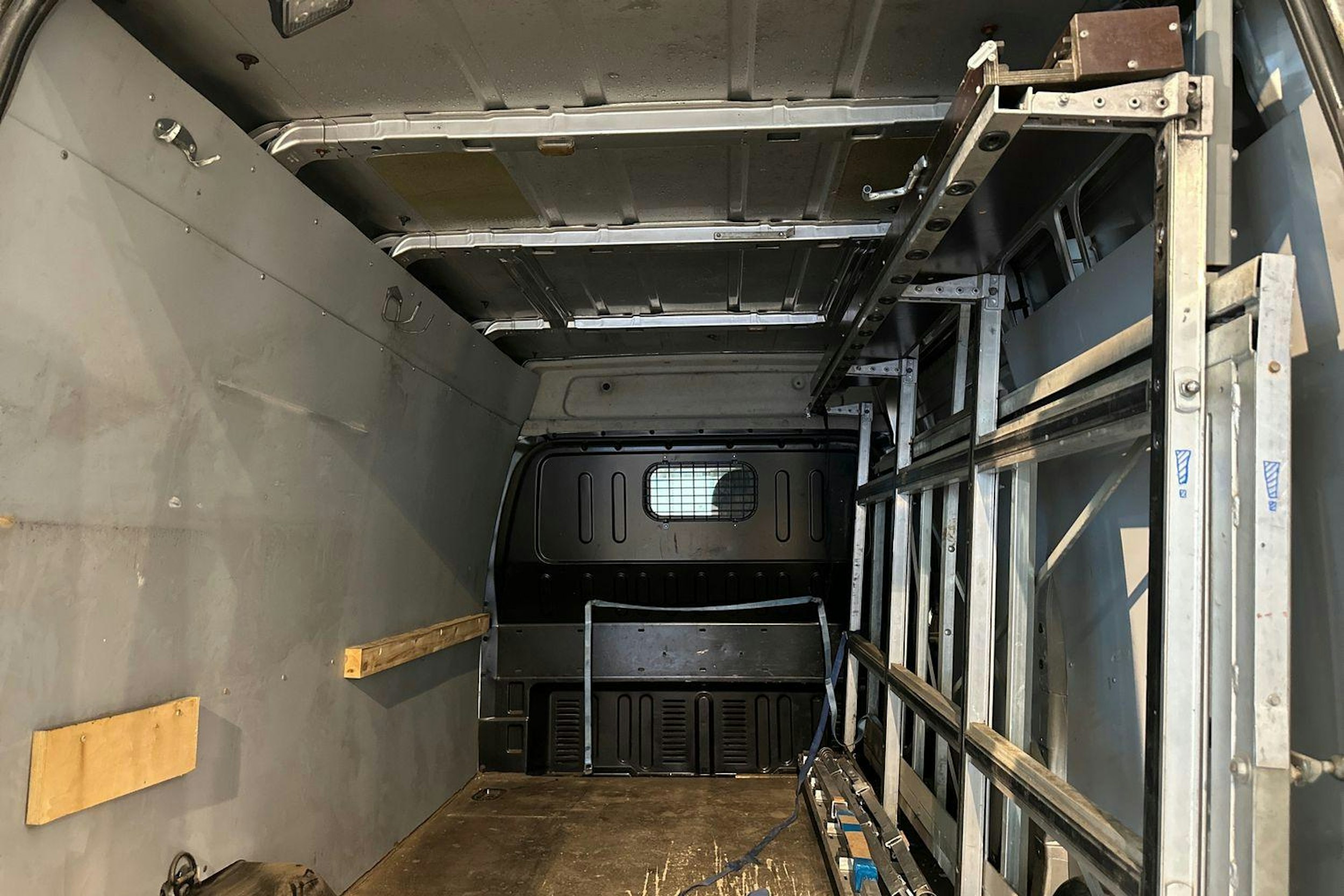 harmaa Ford Transit 2013 kuva 9.