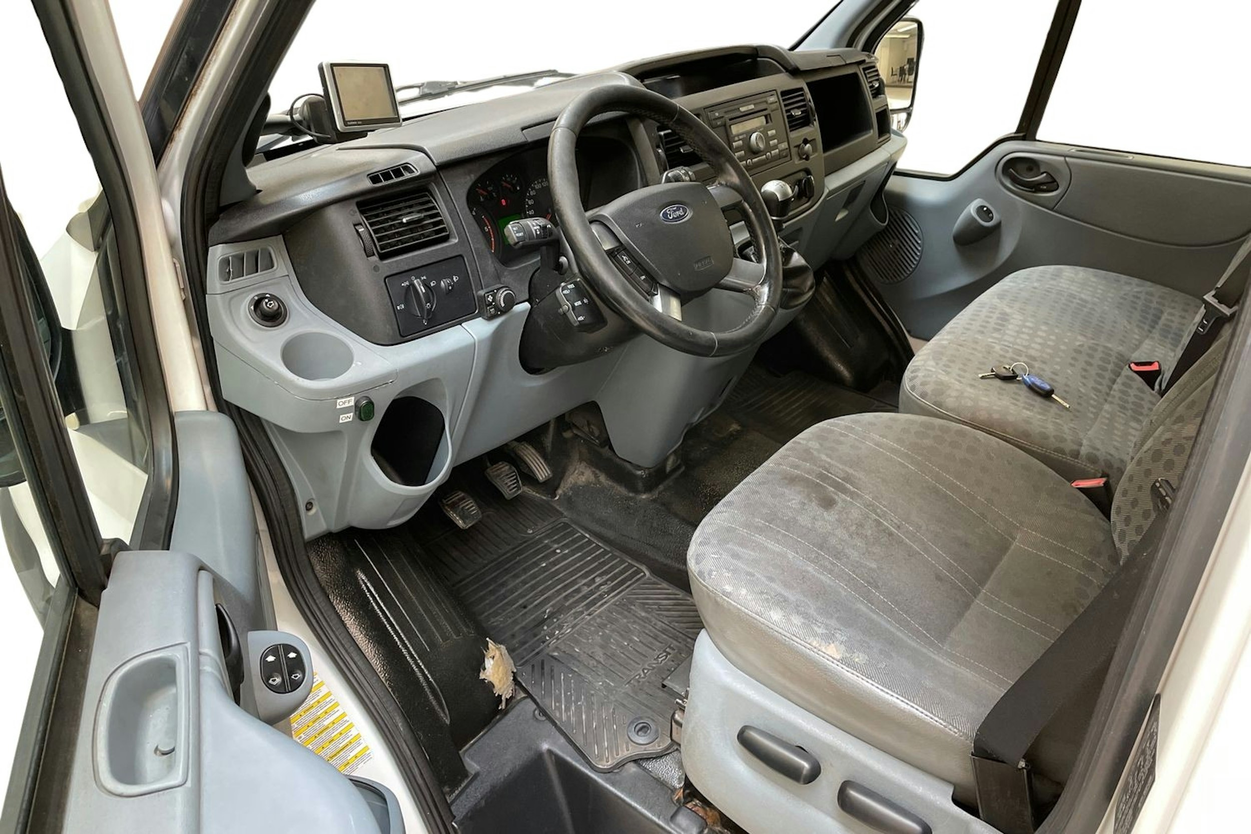 valkoinen Ford Transit 2013 kuva 6.