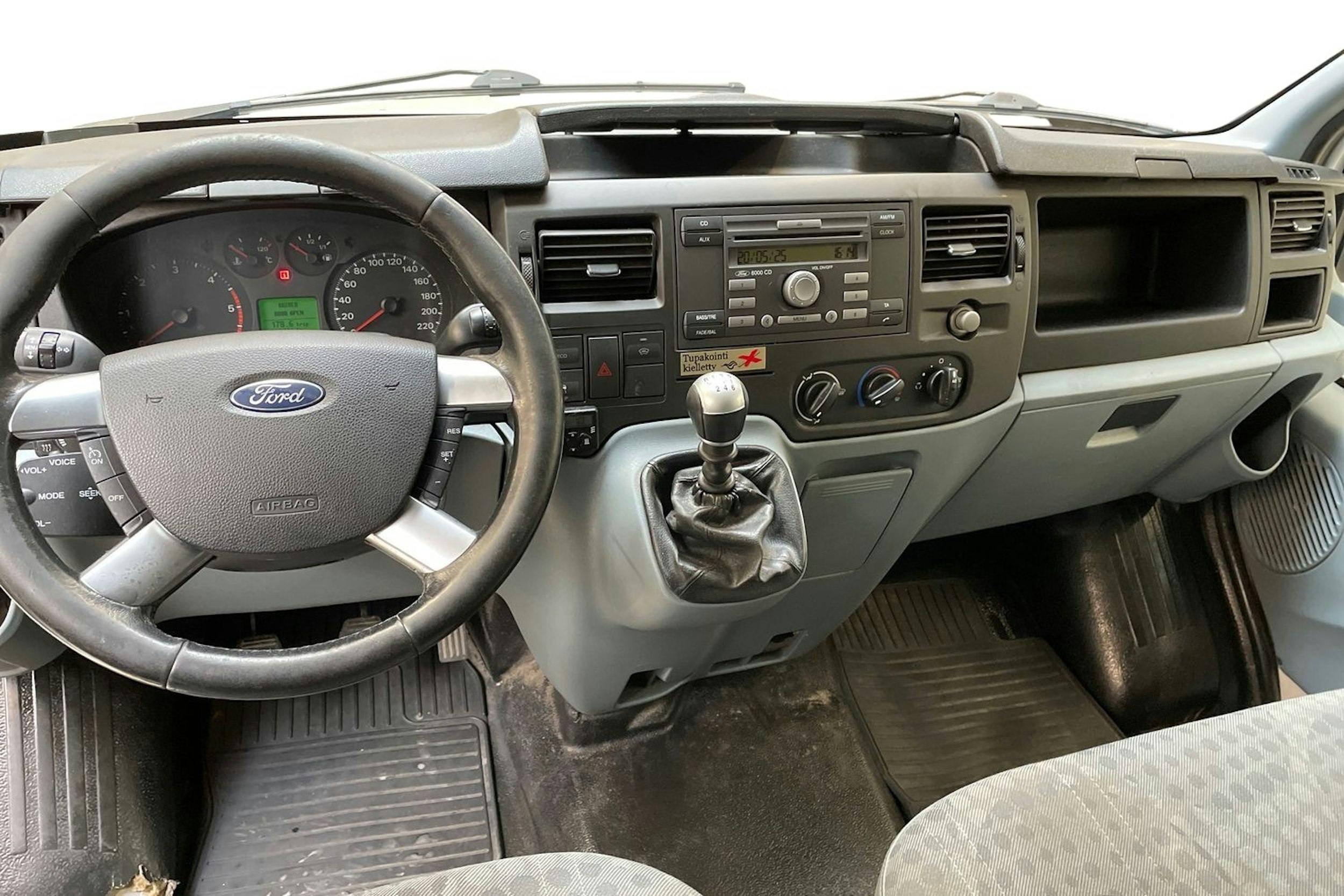 valkoinen Ford Transit 2013 kuva 7.