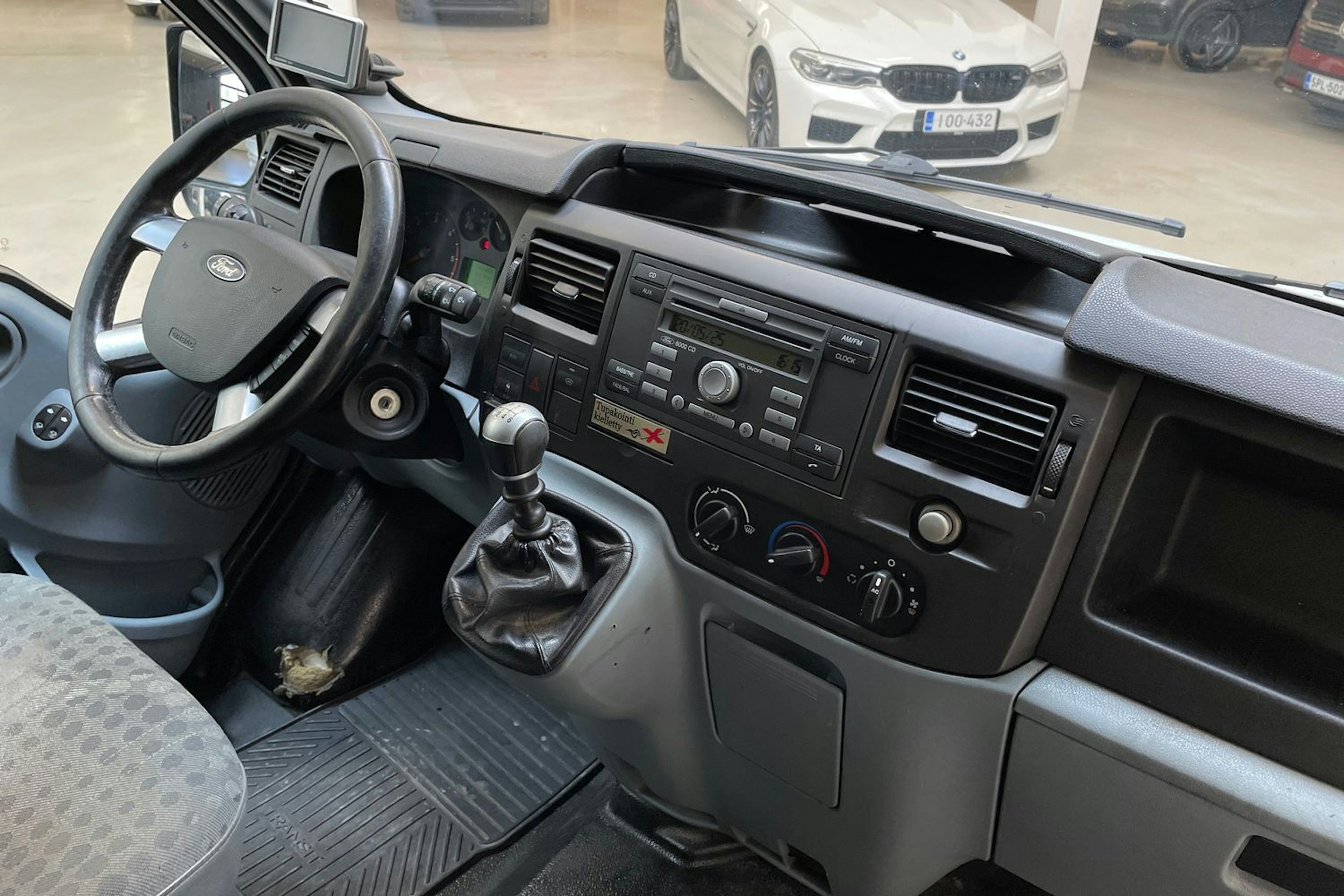 valkoinen Ford Transit 2013 kuva 11.