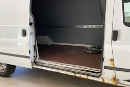 valkoinen Ford Transit 2013 kuva 13.