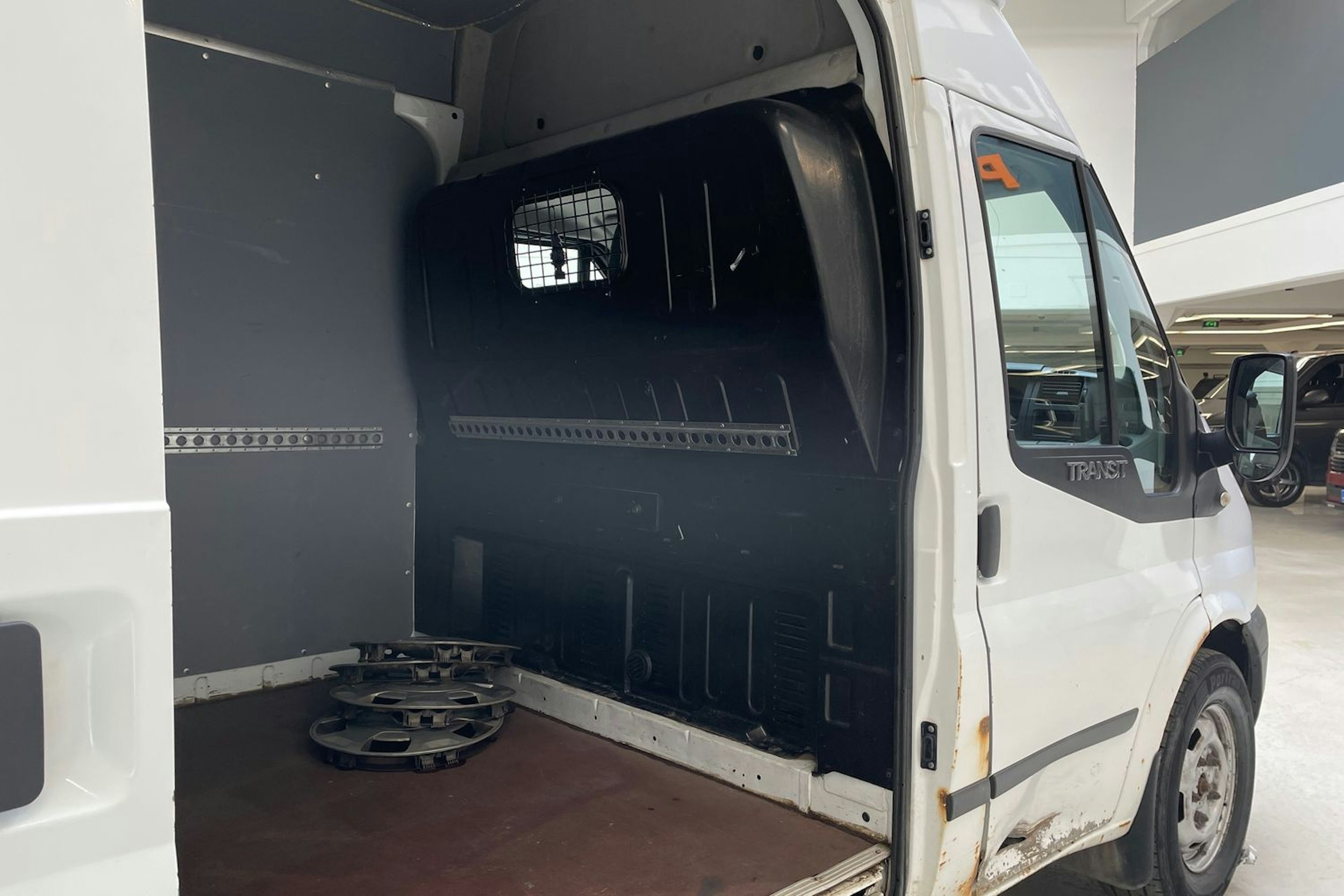 valkoinen Ford Transit 2013 kuva 14.
