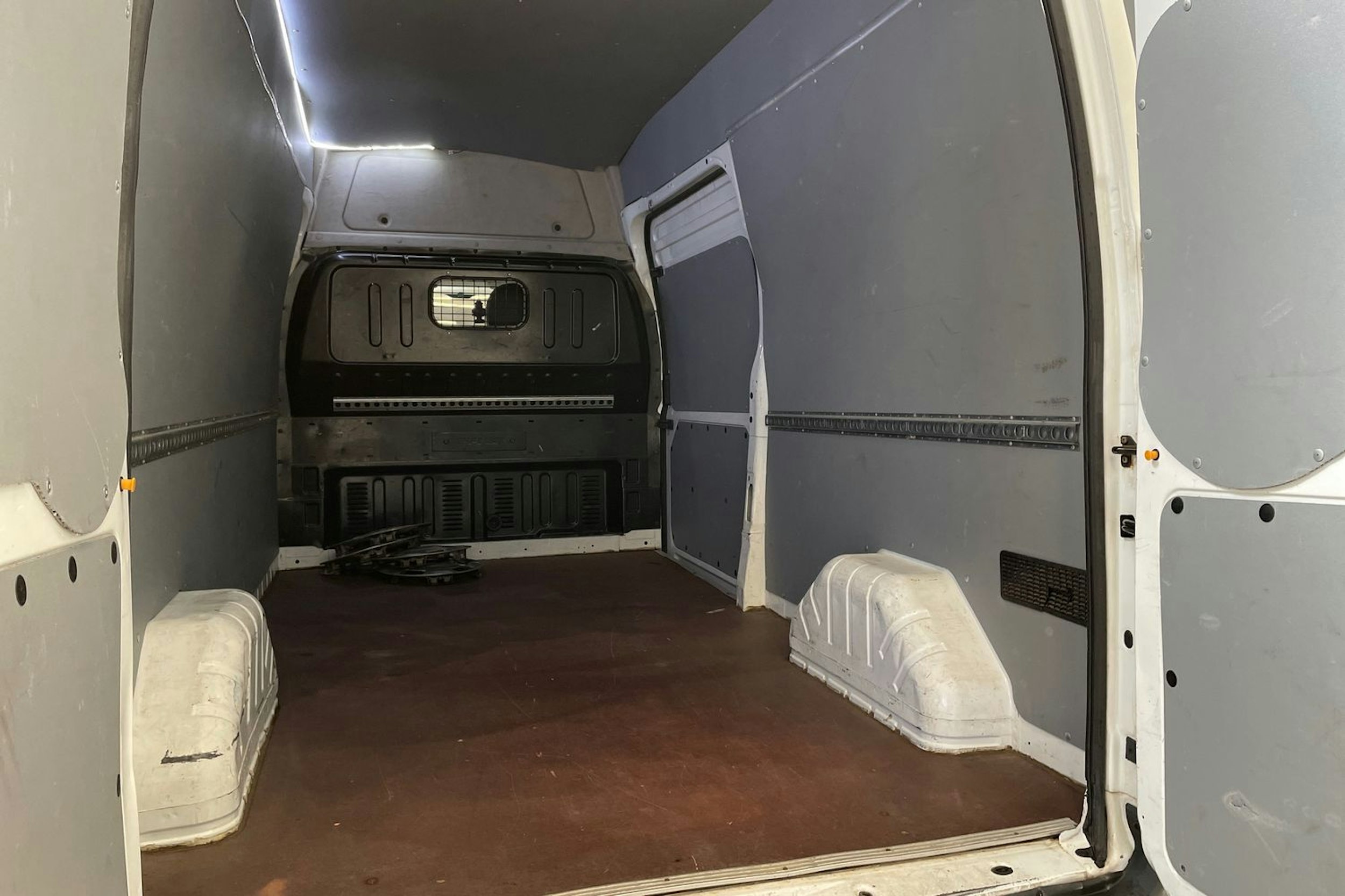 valkoinen Ford Transit 2013 kuva 16.