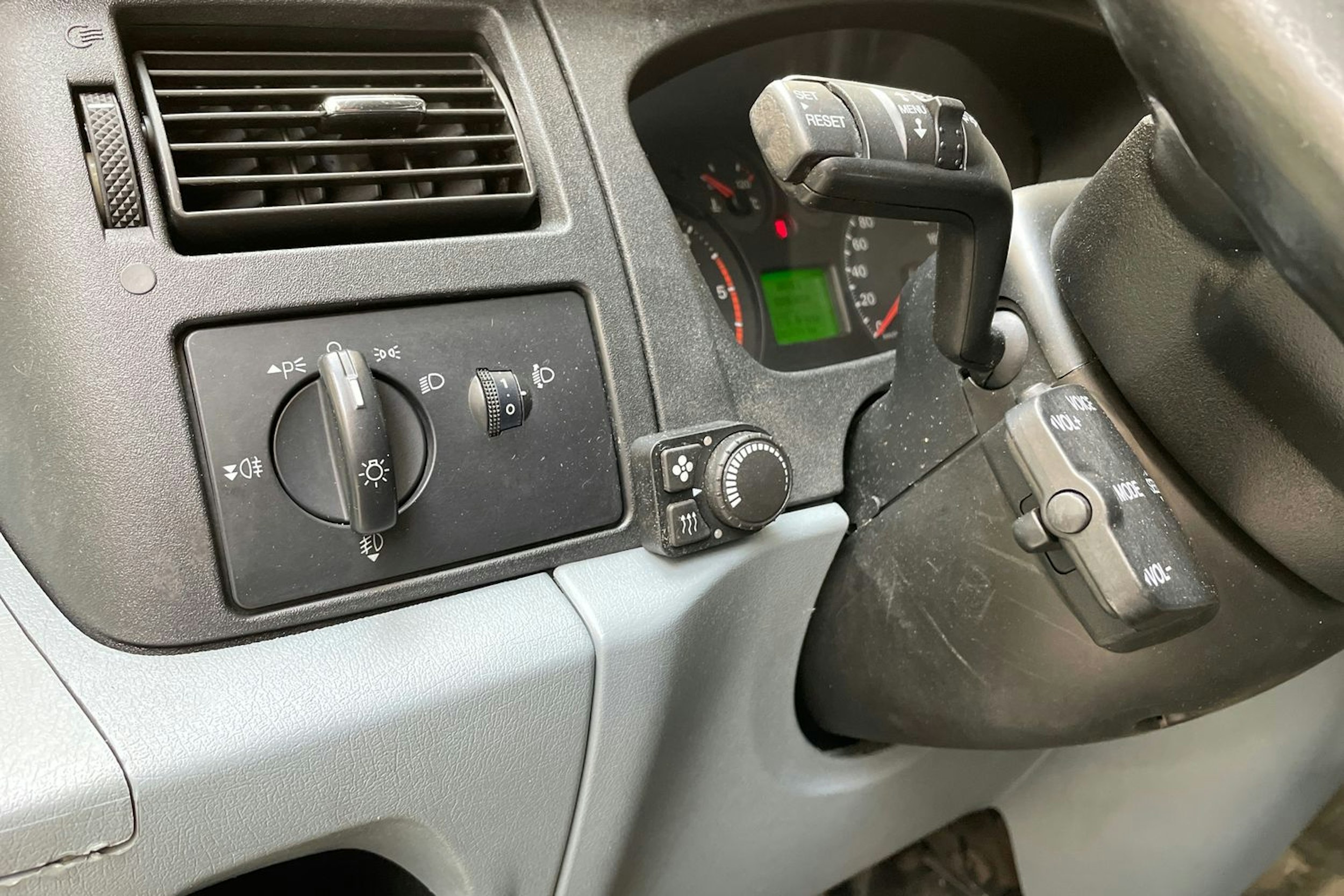 valkoinen Ford Transit 2013 kuva 27.