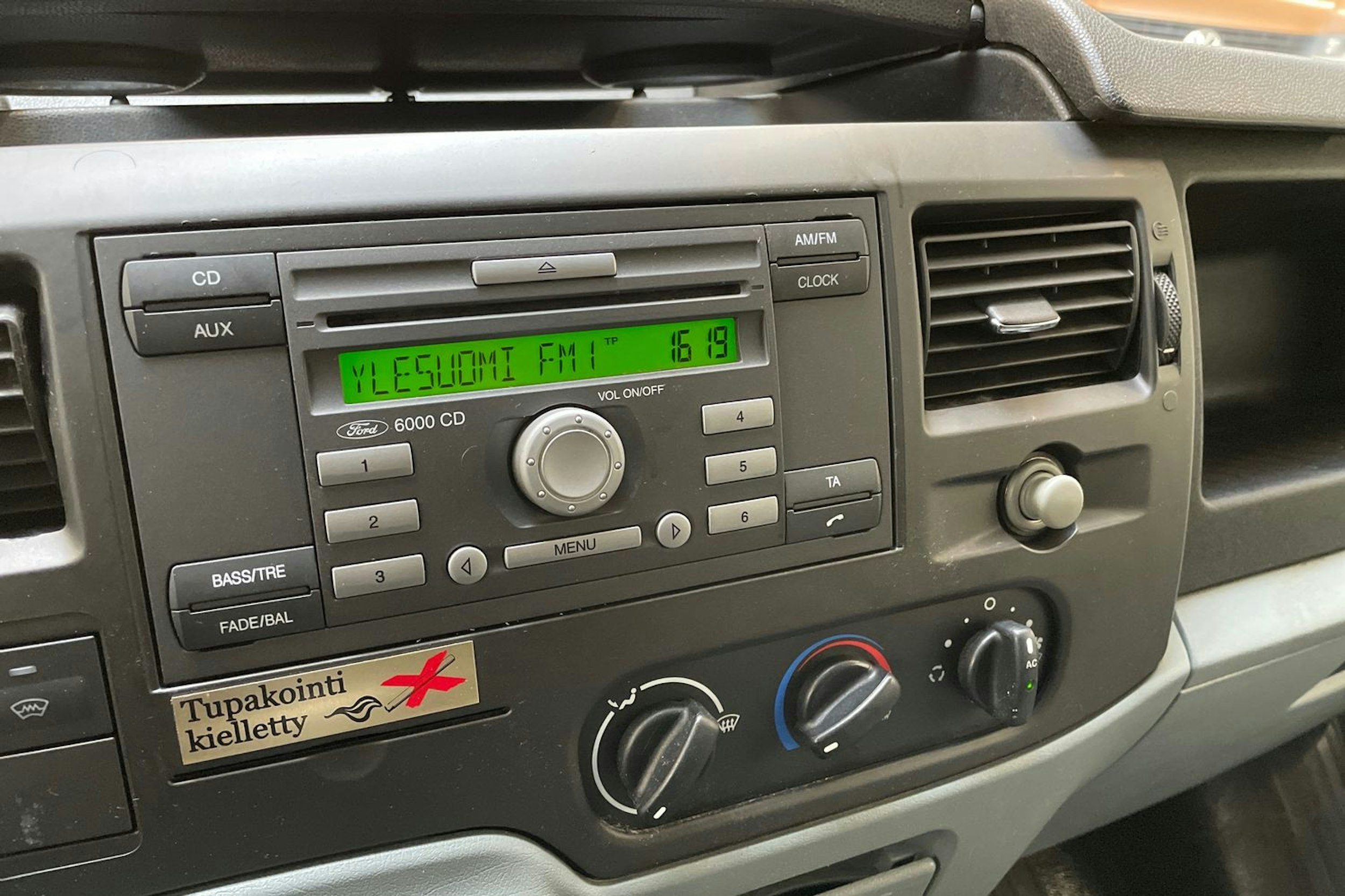 valkoinen Ford Transit 2013 kuva 30.