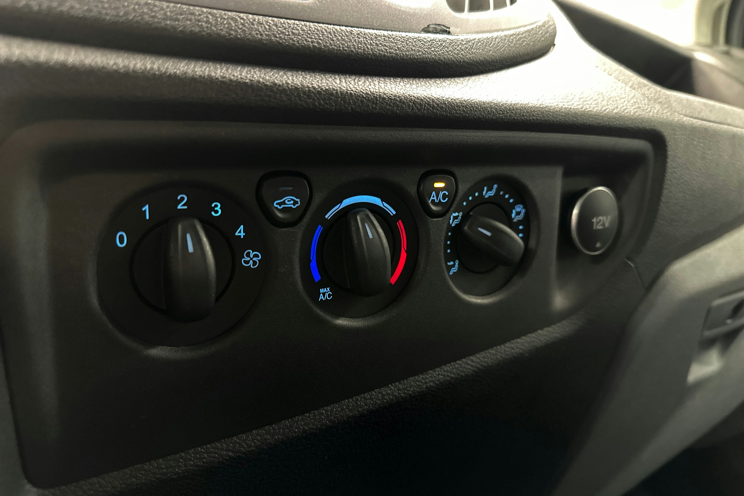 sininen Ford Transit 2014 kuva 22.