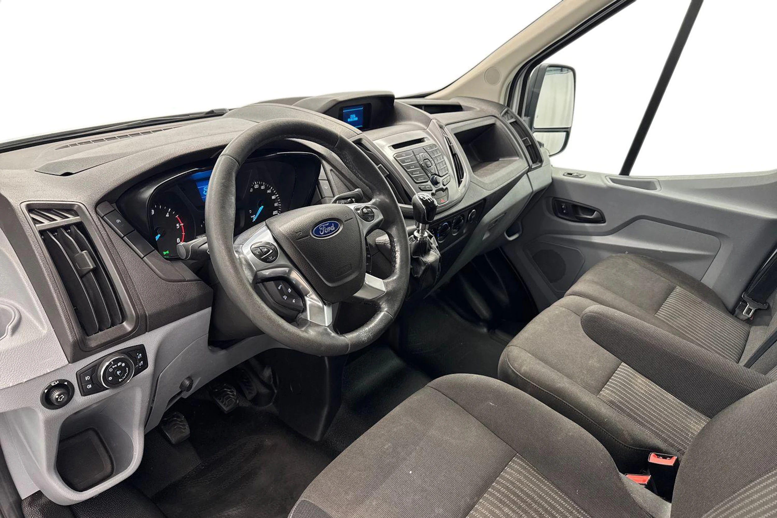 valkoinen Ford Transit 2014 kuva 6.