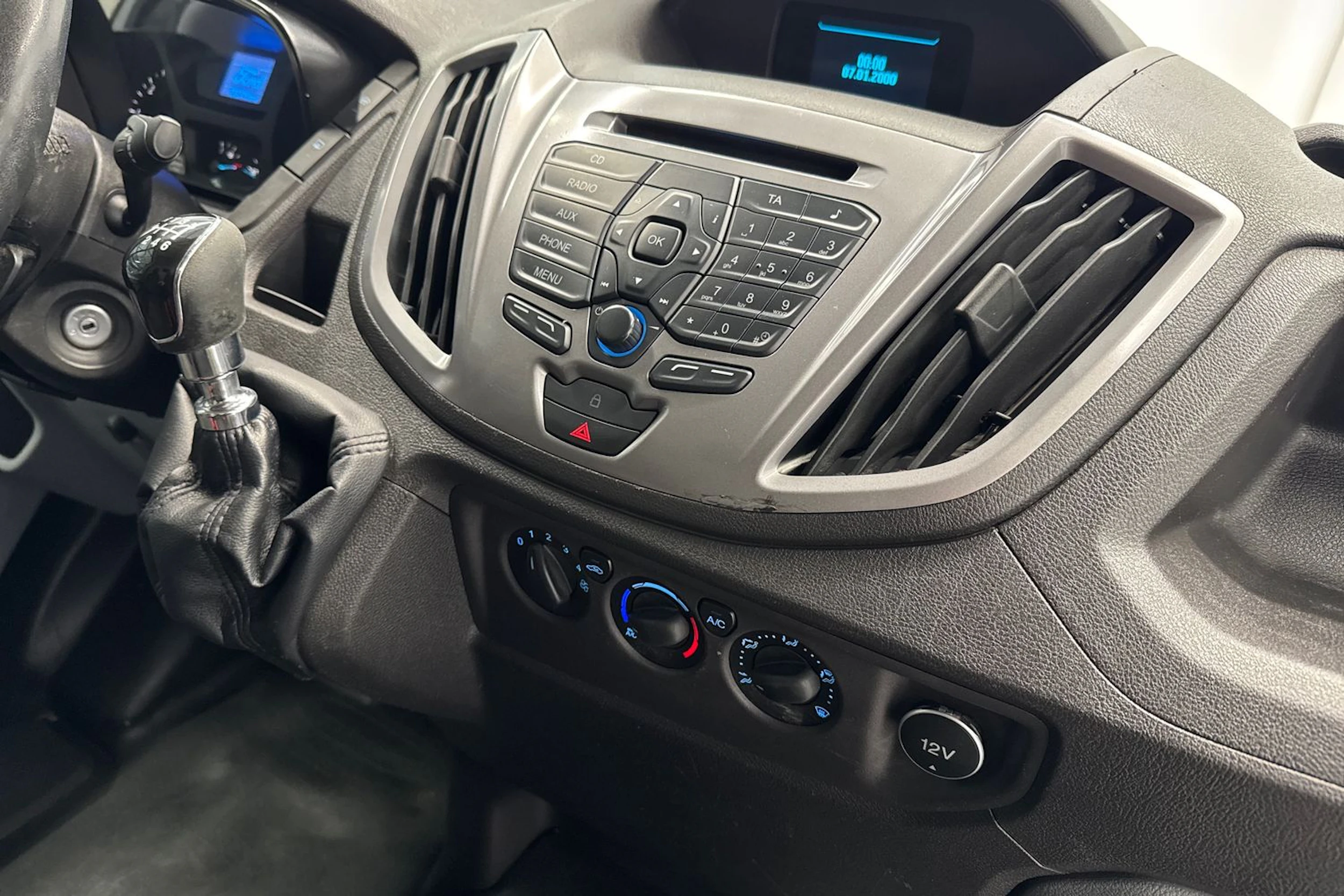 valkoinen Ford Transit 2014 kuva 12.