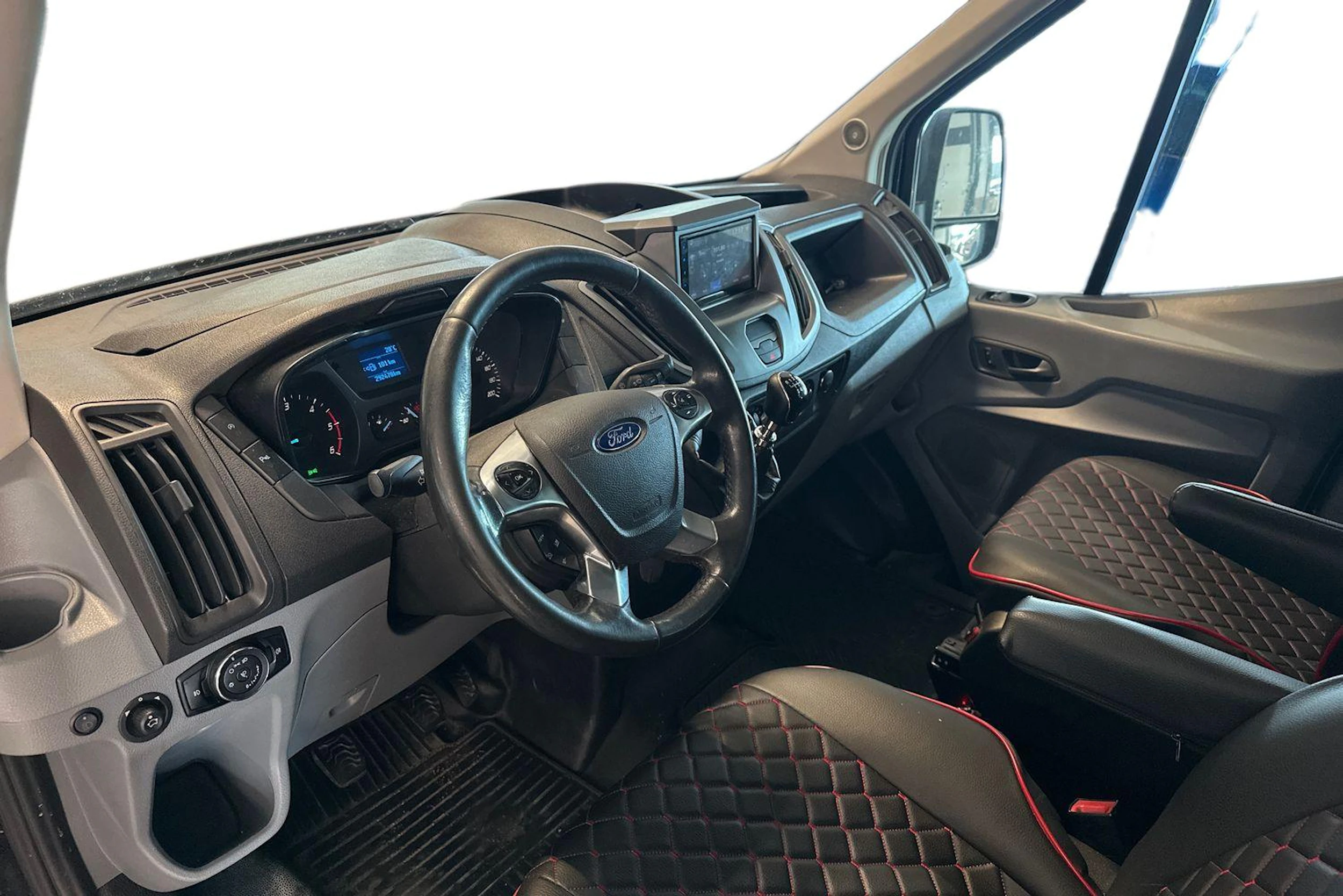 musta Ford Transit 2015 kuva 3.