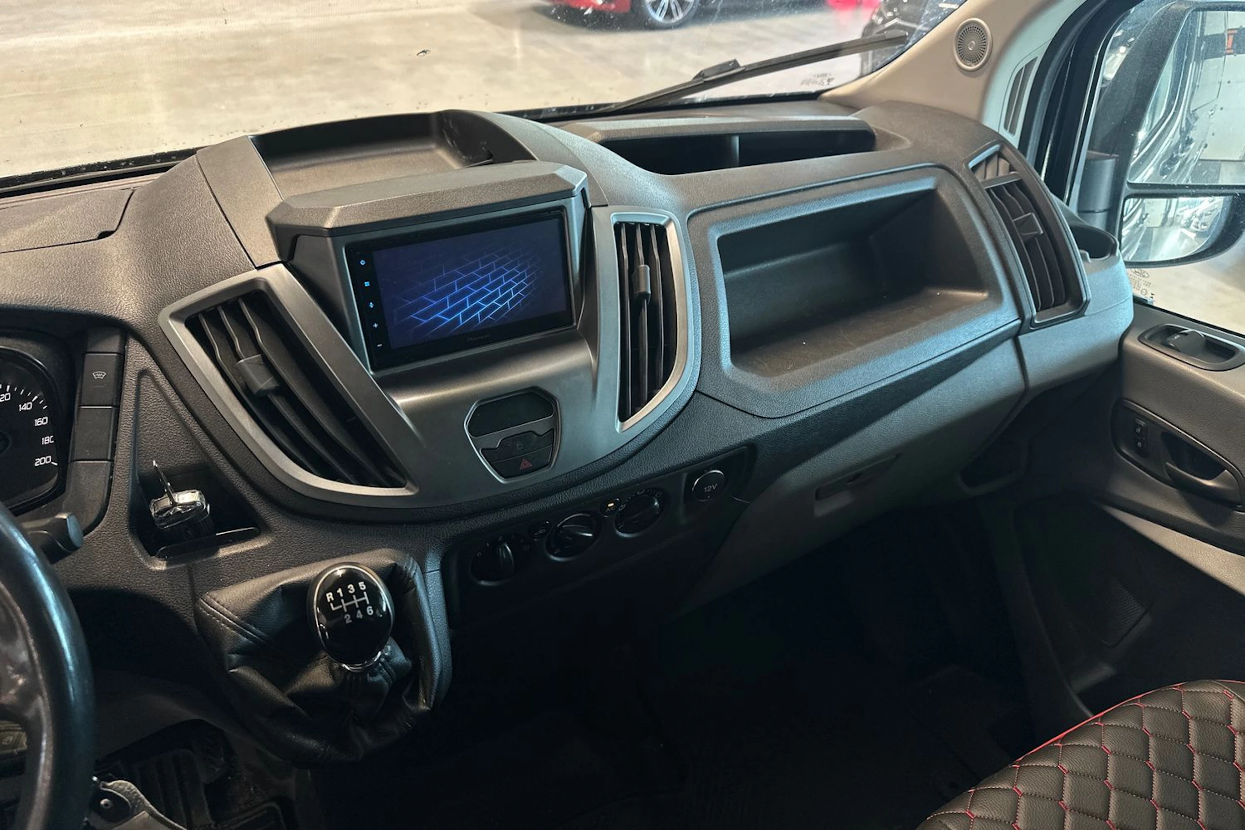 musta Ford Transit 2015 kuva 5.