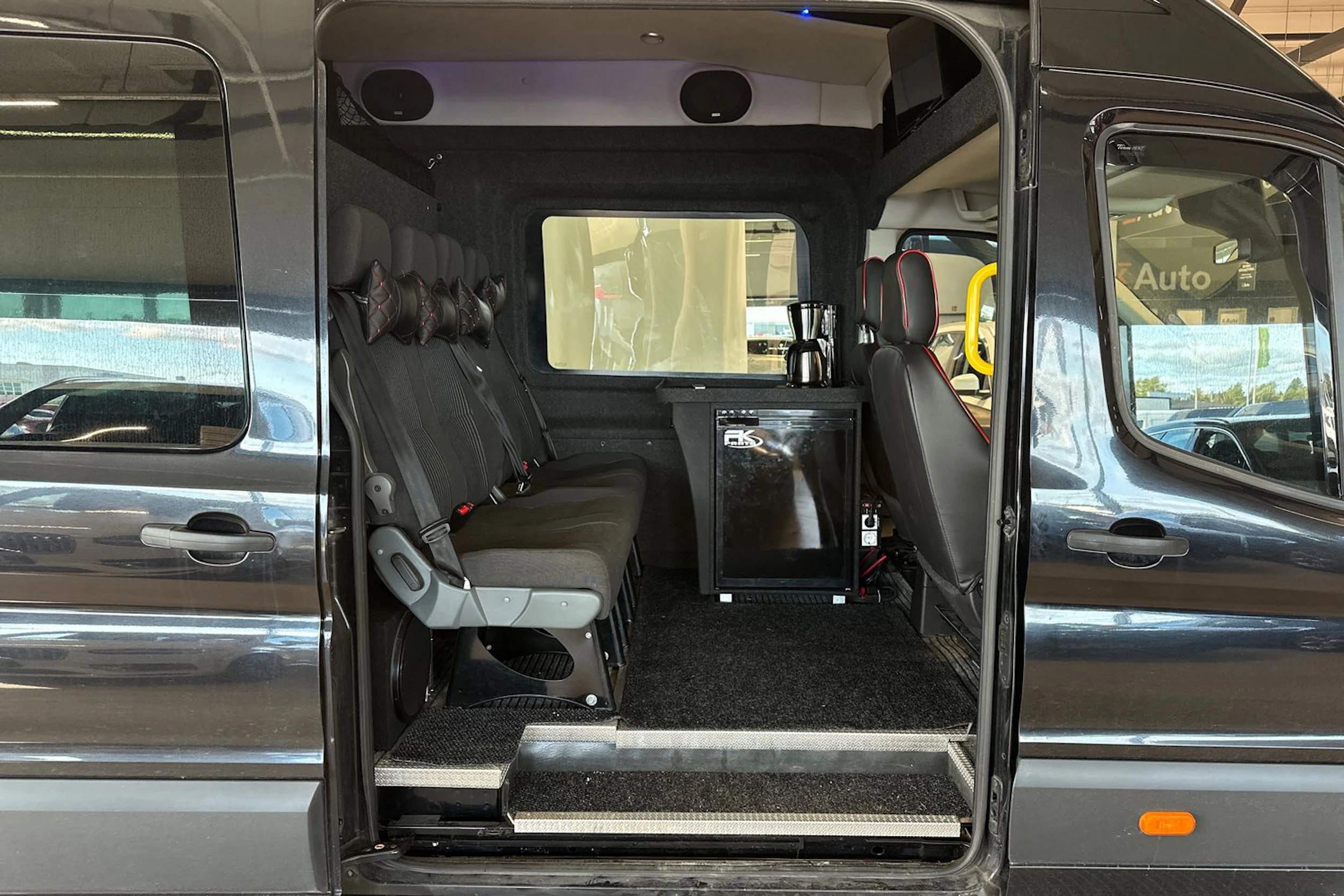 musta Ford Transit 2015 kuva 6.