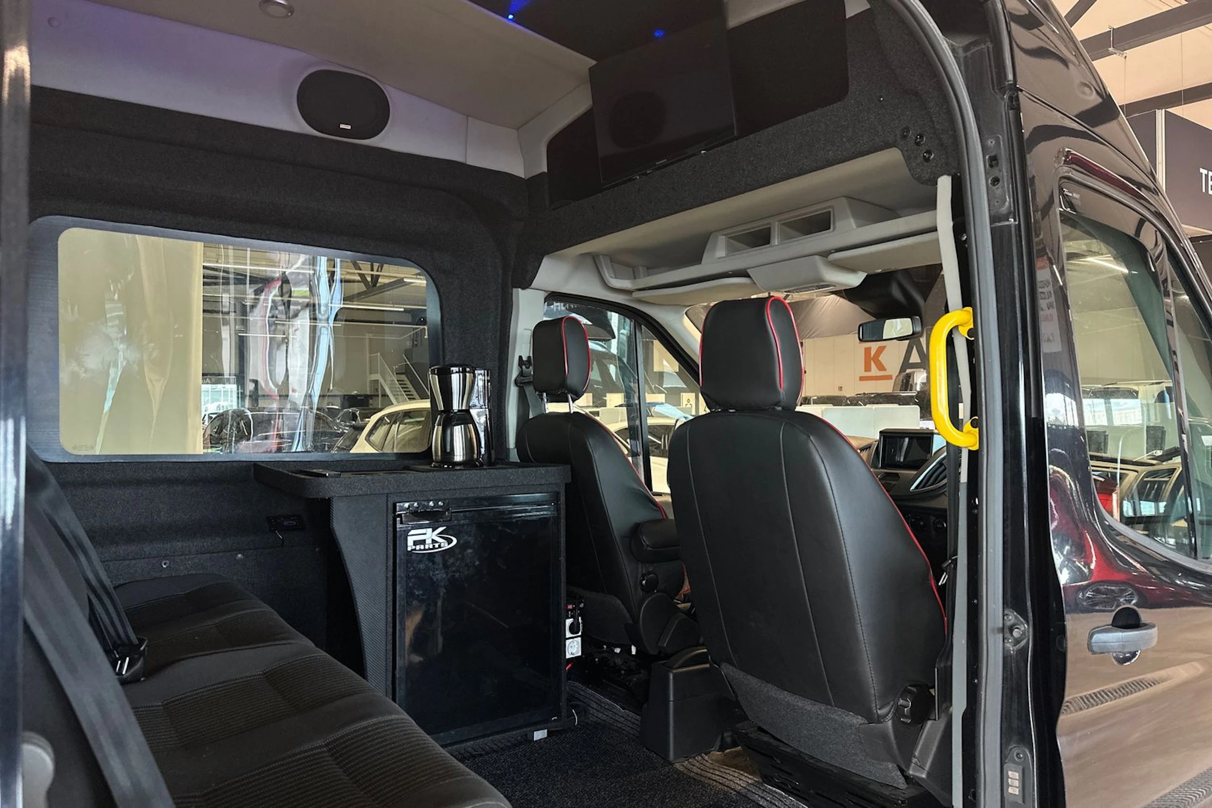 musta Ford Transit 2015 kuva 8.