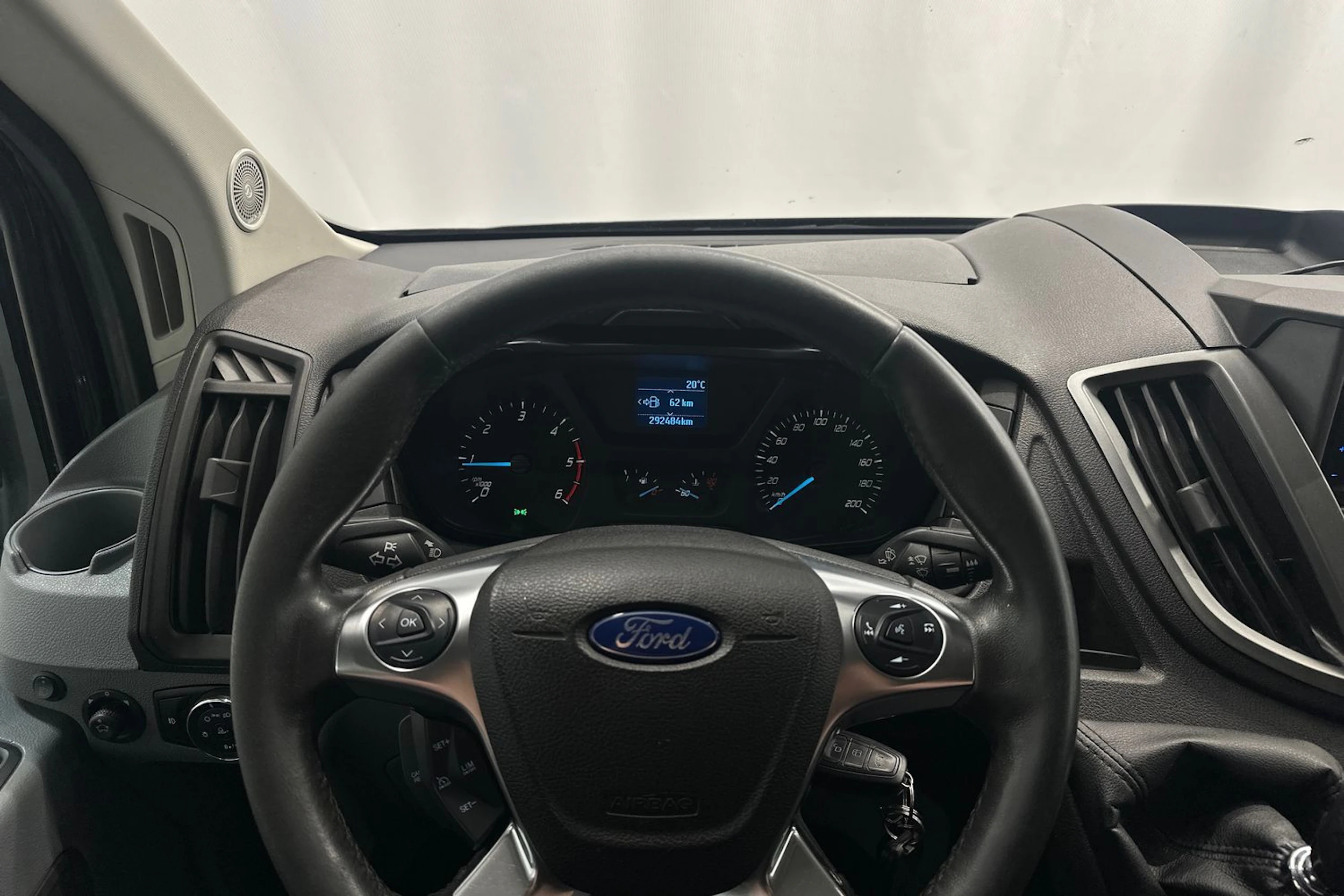 musta Ford Transit 2015 kuva 11.