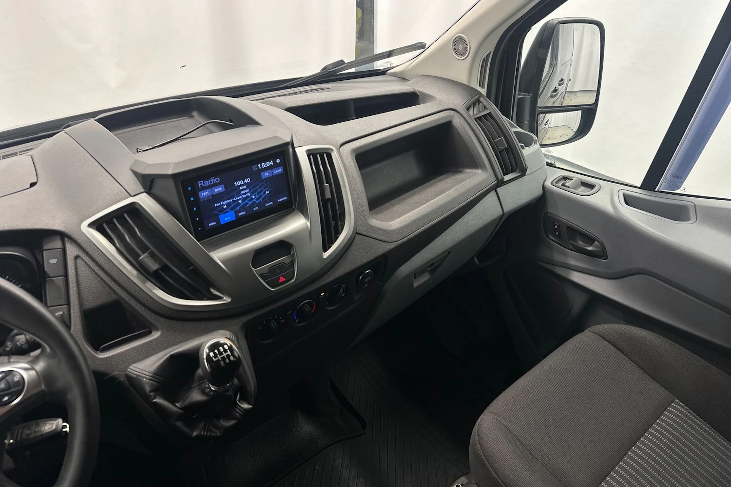 musta Ford Transit 2015 kuva 14.