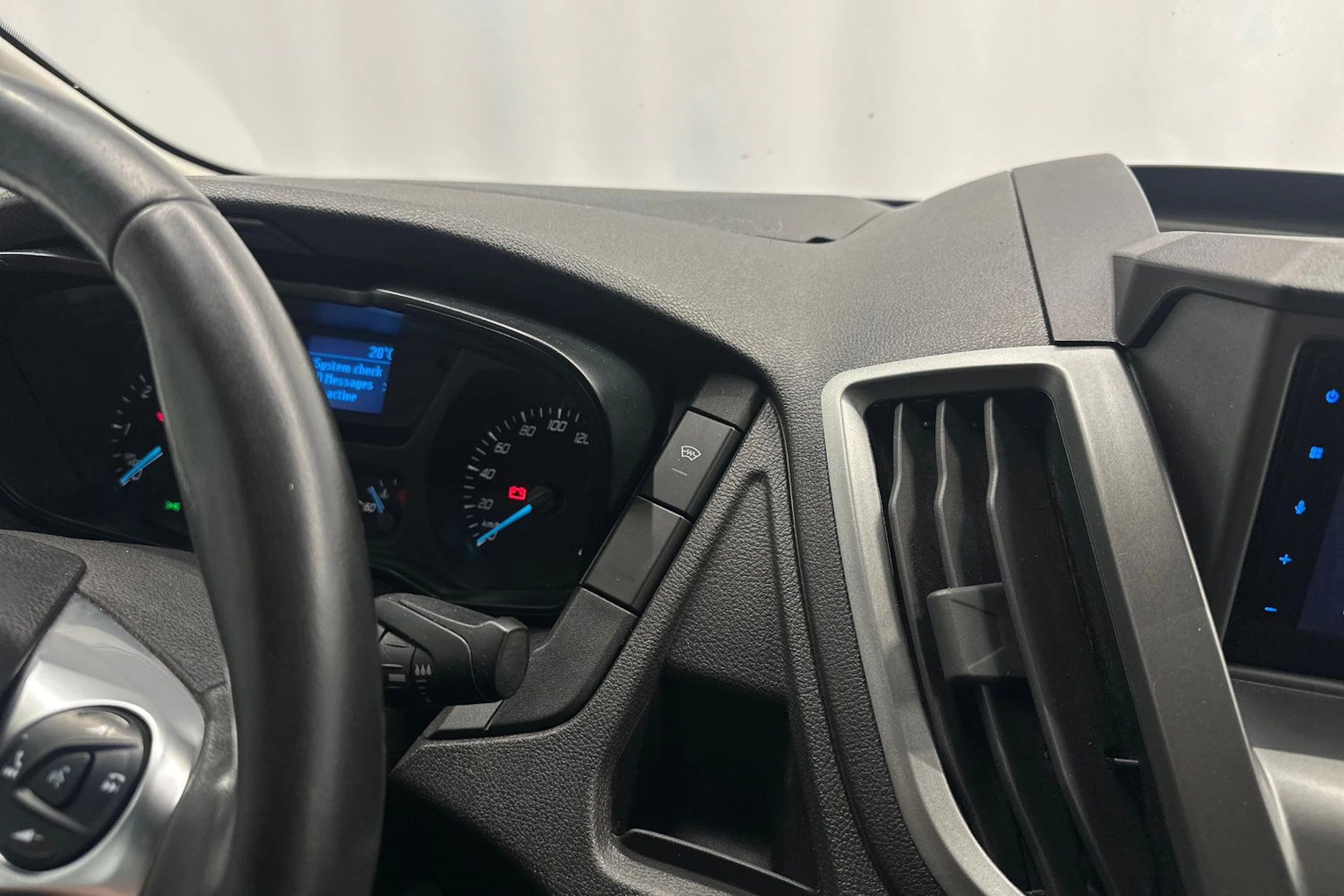 musta Ford Transit 2015 kuva 20.