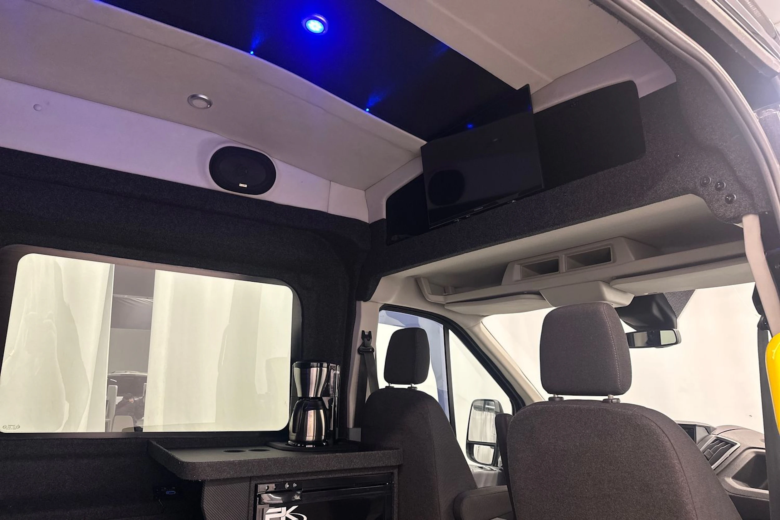 musta Ford Transit 2015 kuva 25.