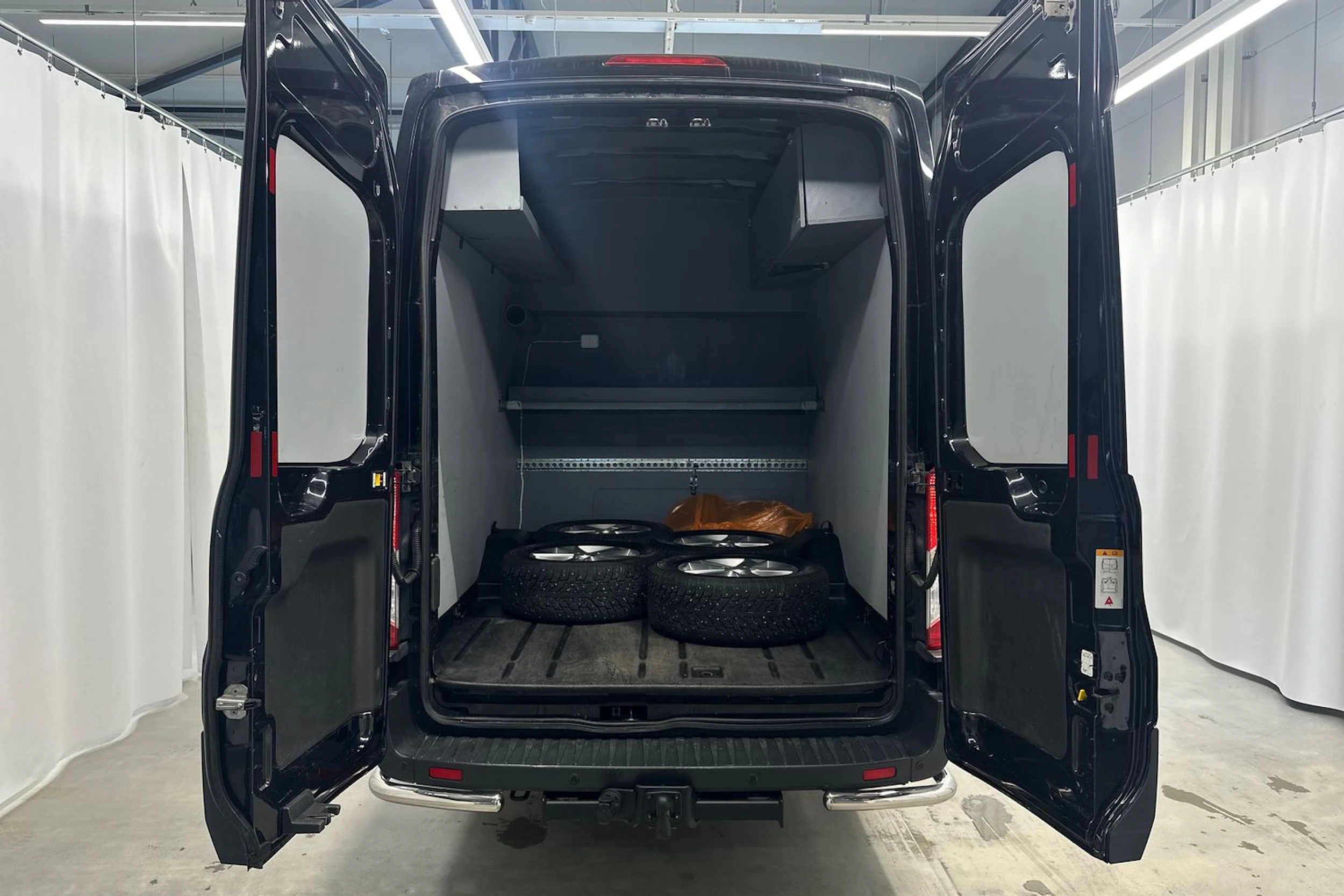 musta Ford Transit 2015 kuva 30.